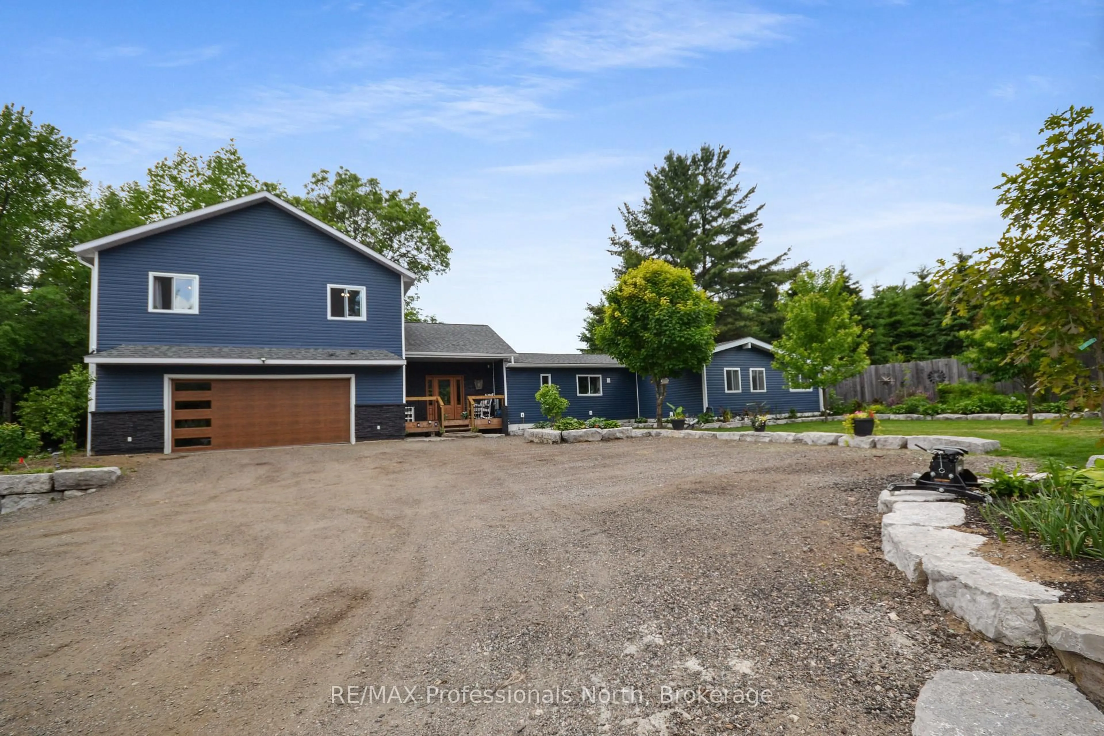 A pic from outside/outdoor area/front of a property/back of a property/a pic from drone, street for 1030 ALL SEASONS Crt, Algonquin Highlands Ontario K0M 1S0