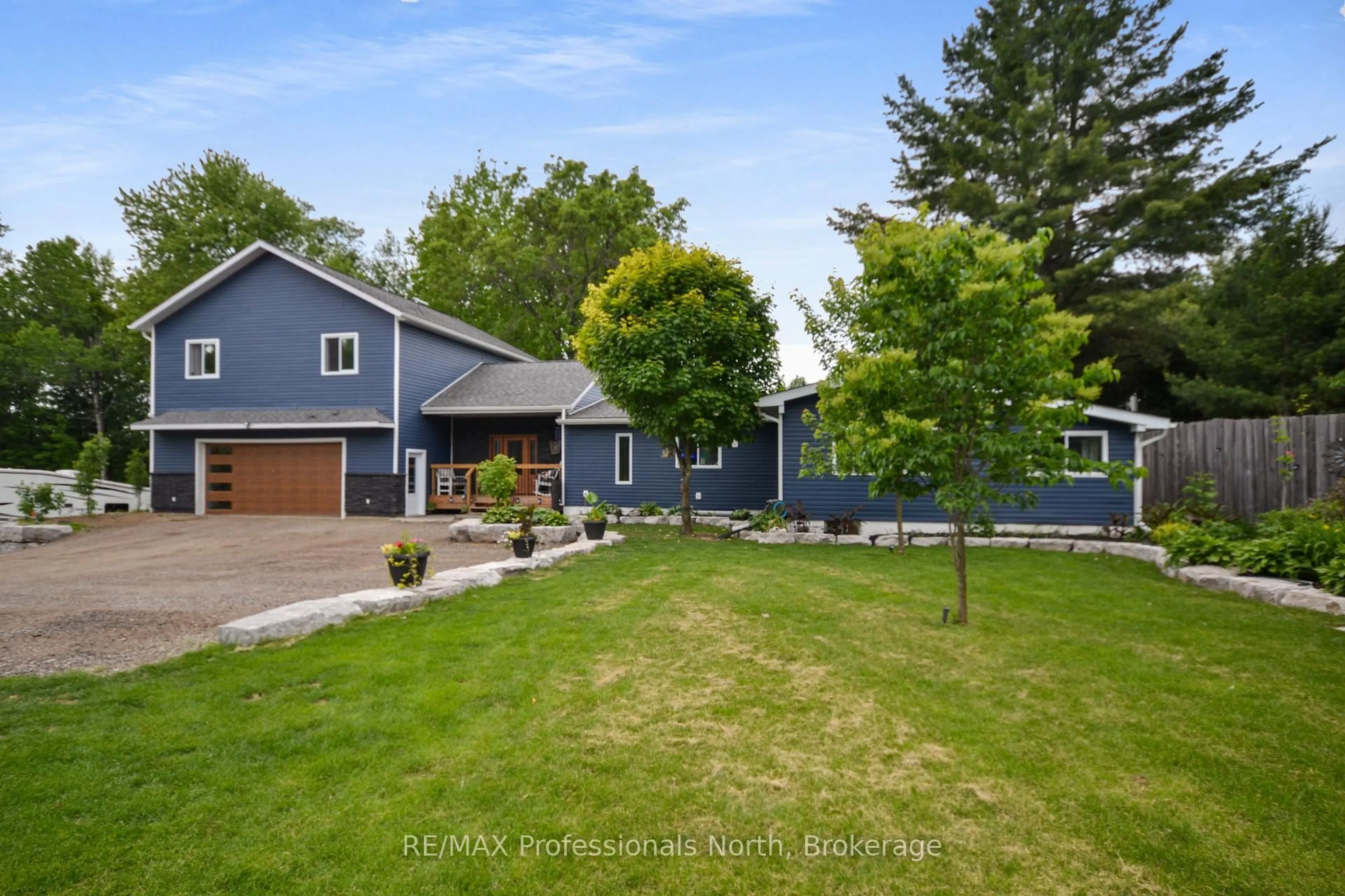 A pic from outside/outdoor area/front of a property/back of a property/a pic from drone, street for 1030 ALL SEASONS Crt, Algonquin Highlands Ontario K0M 1S0