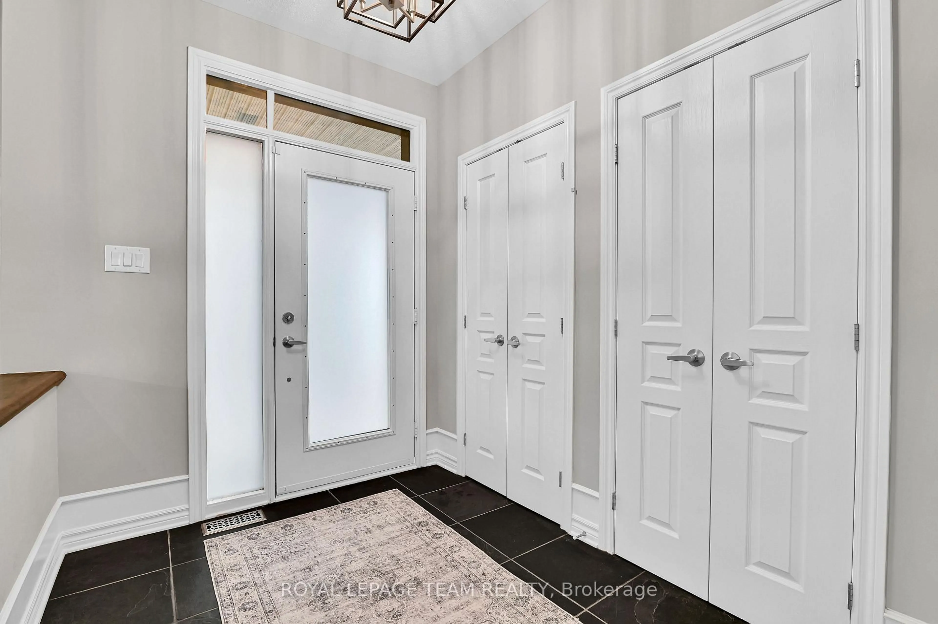 Indoor entryway for 743 Brian Good Ave, Ottawa Ontario K4M 0E3