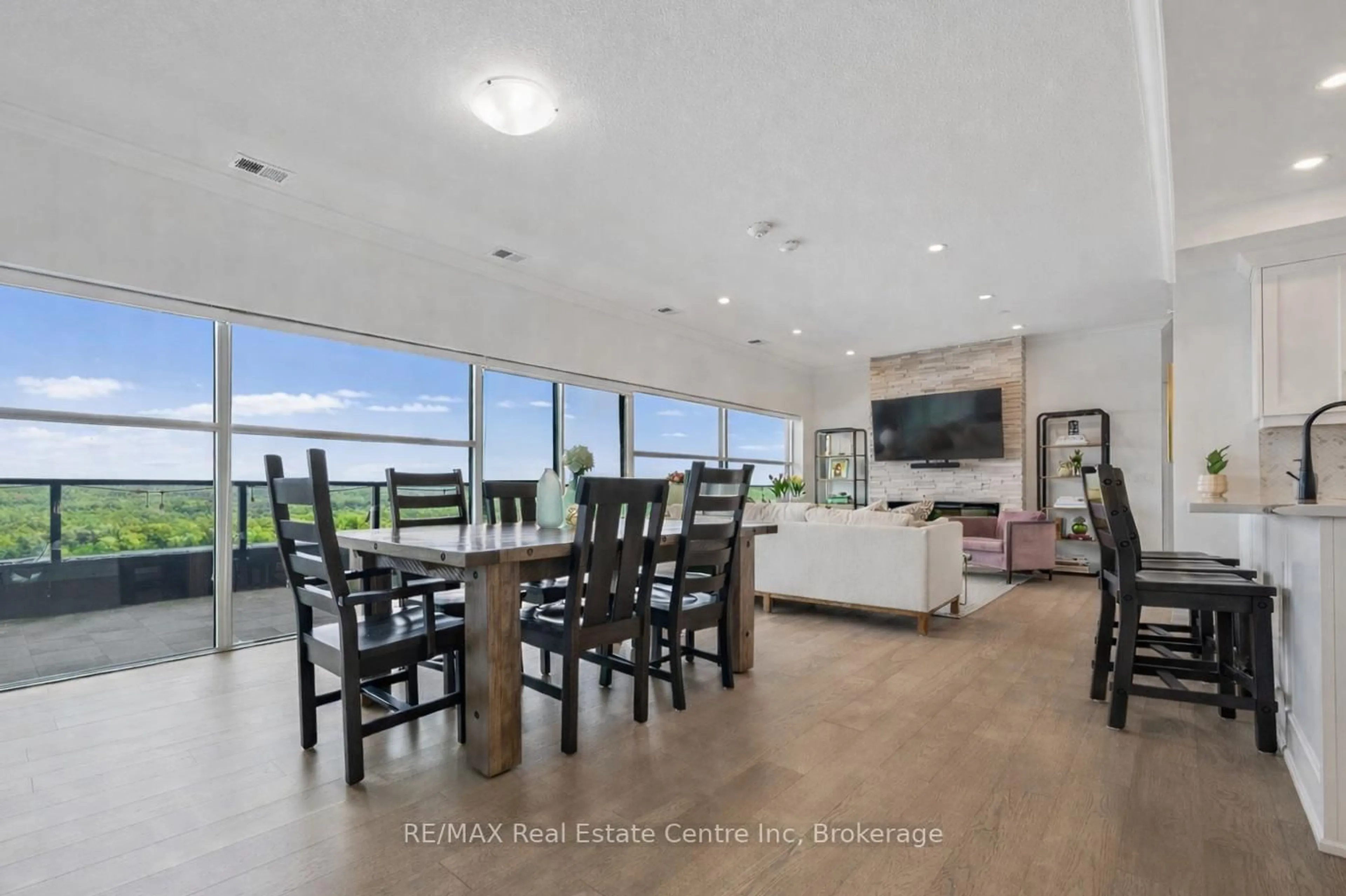 Unknown for 1880 Gordon St #1404, Guelph Ontario N1L 0P5