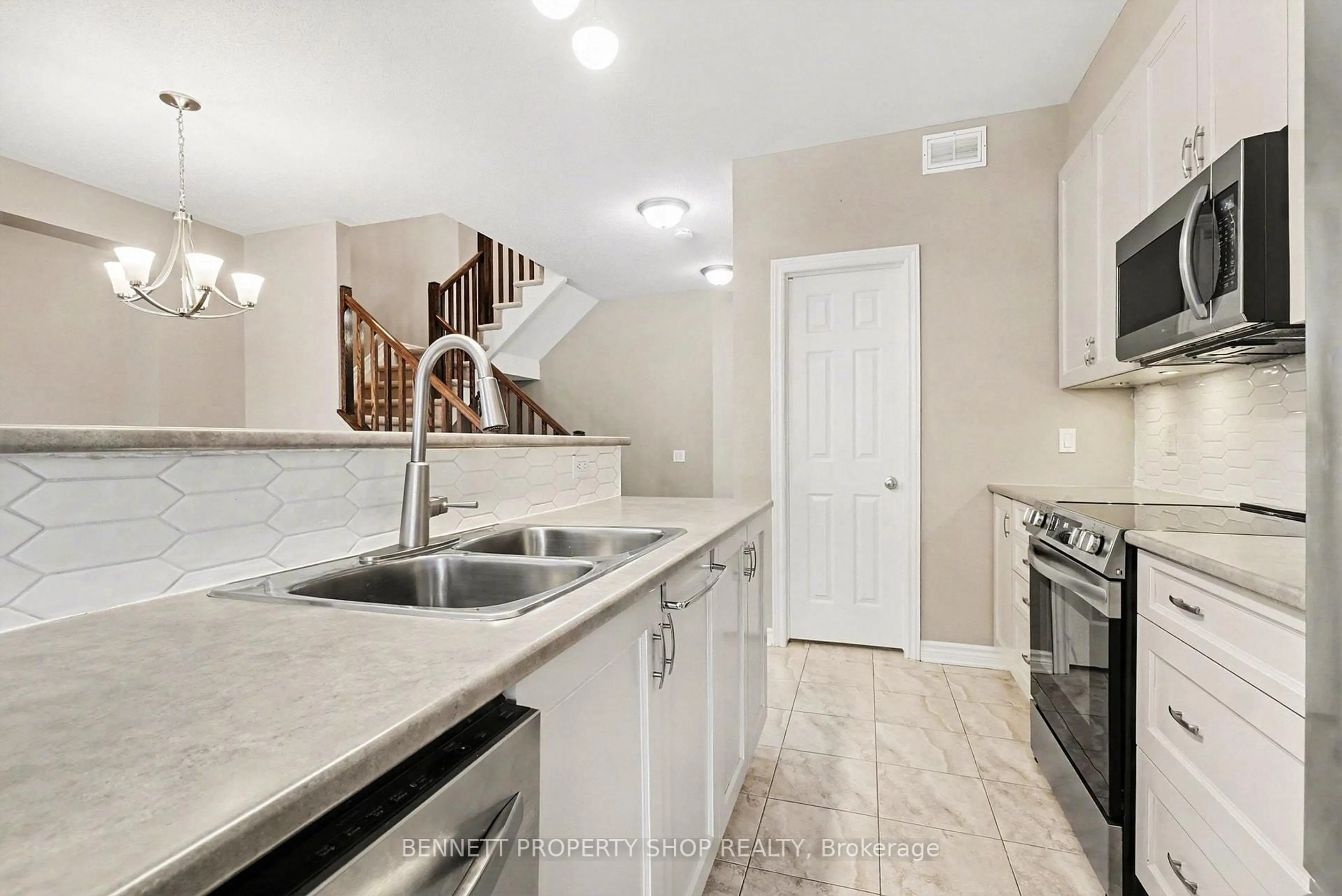 Open concept kitchen, ceramic/tile floor for 255 Mojave Cres, Ottawa Ontario K2S 0H6