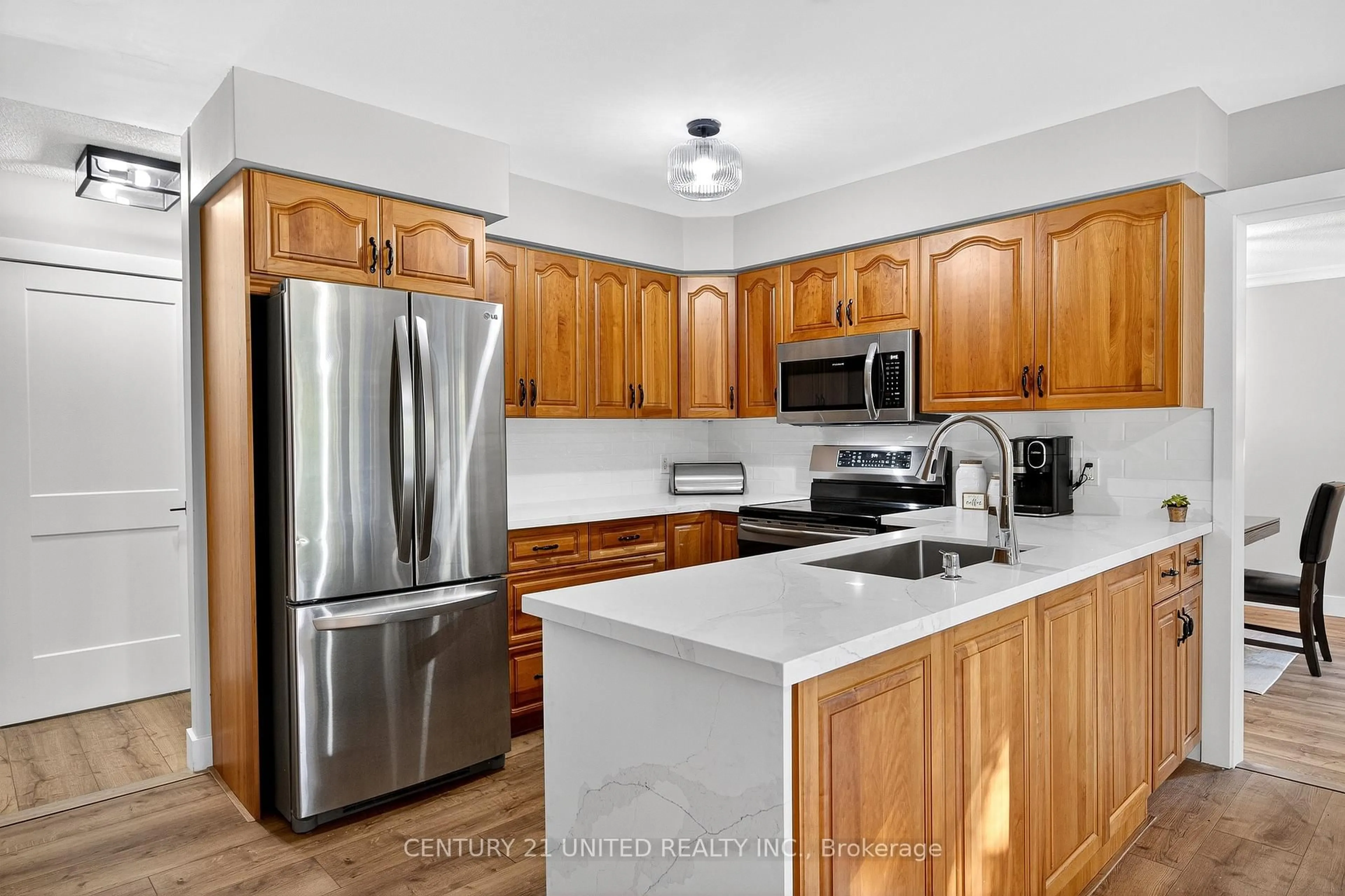 Standard kitchen, ceramic/tile floor for 1309 Scollard Dr, Peterborough Ontario K9H 7K7