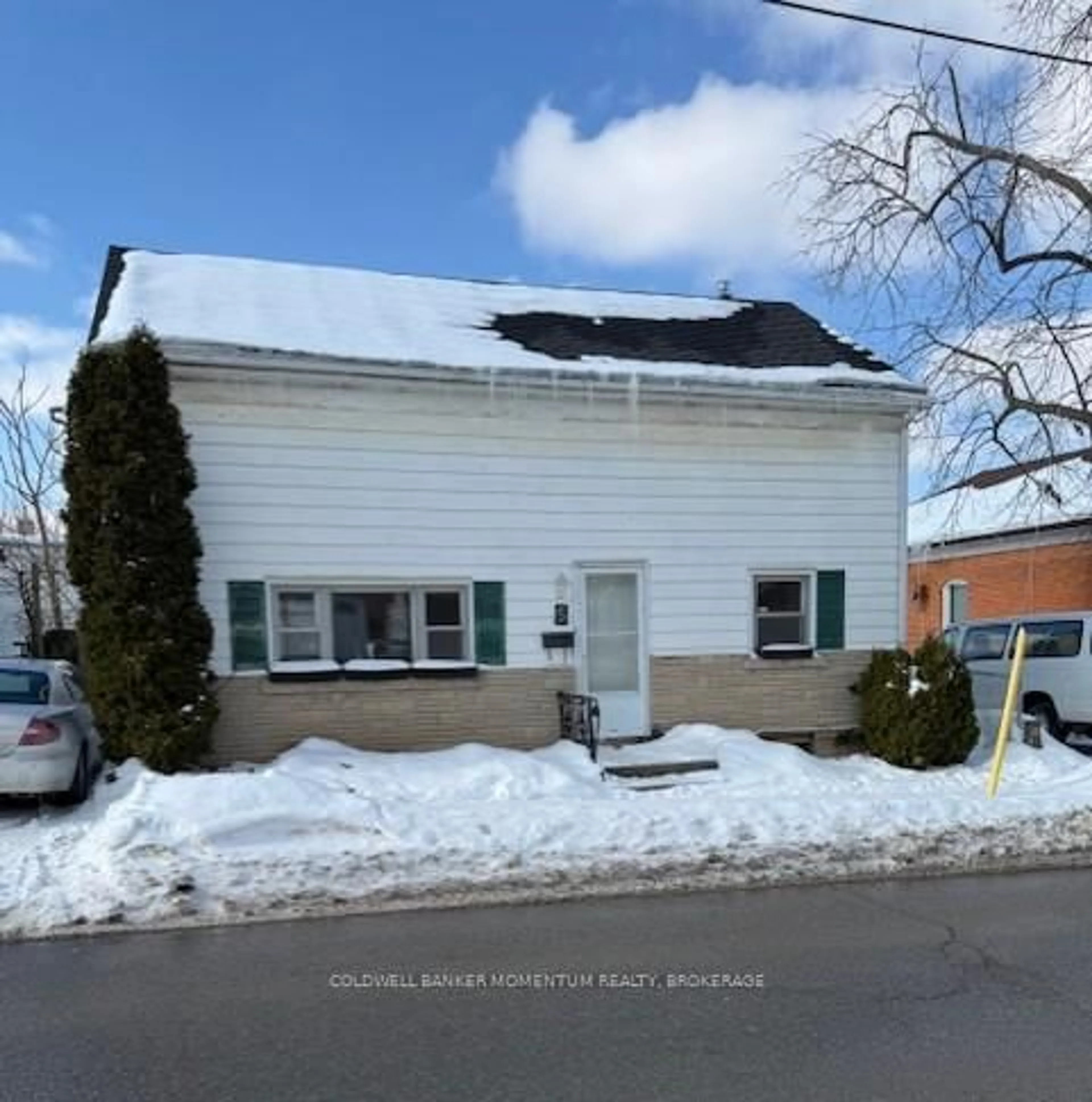 Unknown for 5 Tasker St, St. Catharines Ontario L2R 3Z7