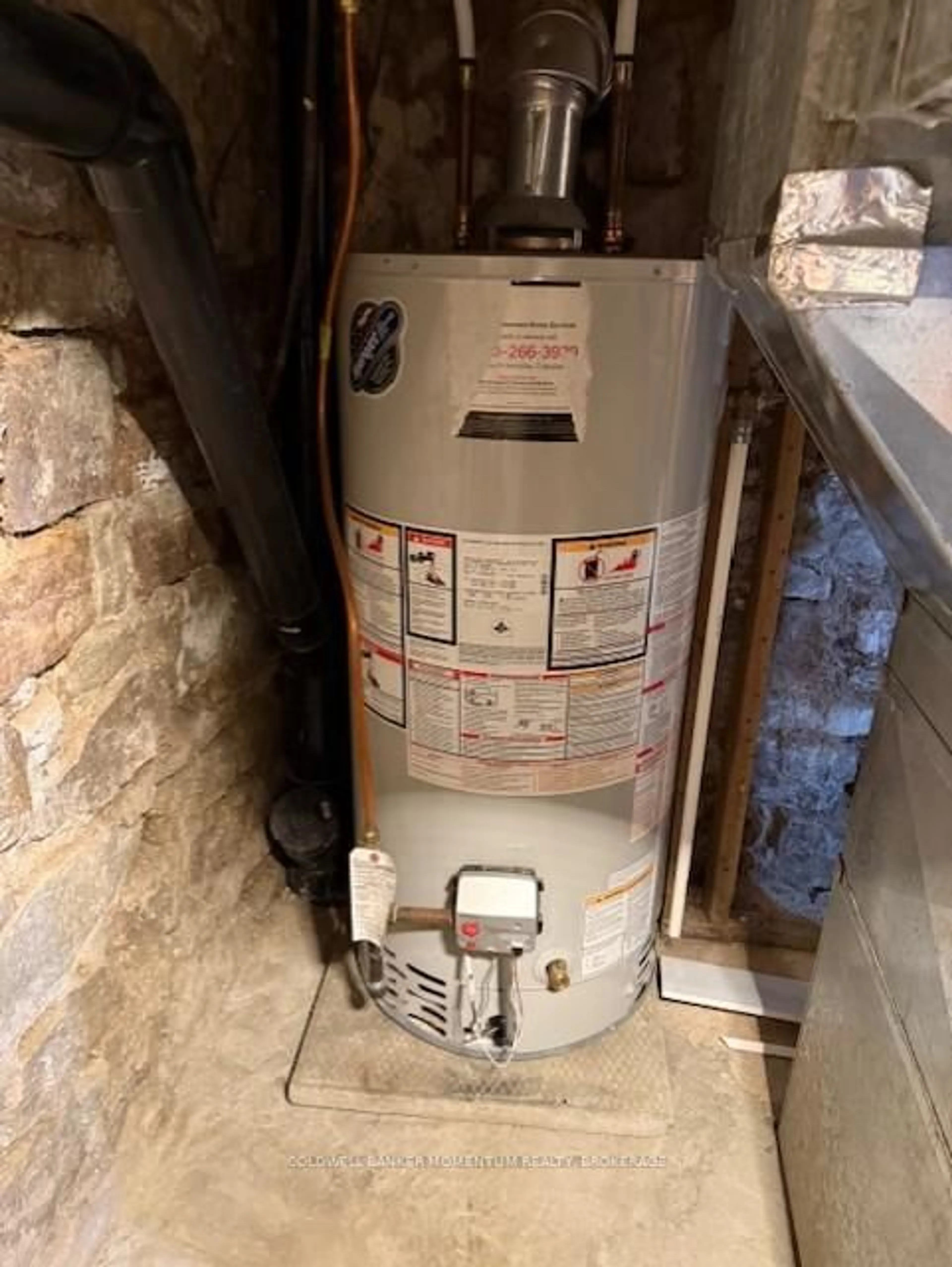 A pic of a room for 5 Tasker St, St. Catharines Ontario L2R 3Z7