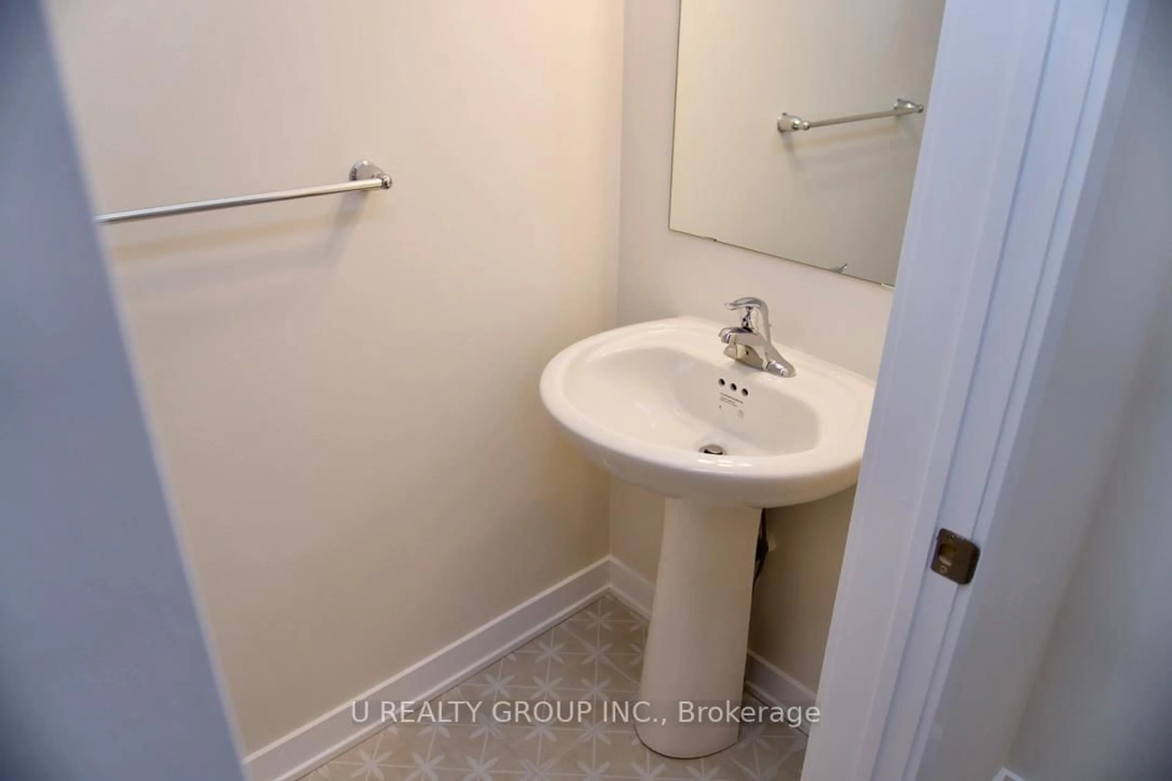 Standard bathroom, unknown for 646 Corporal Private, Ottawa Ontario K1X 0M7