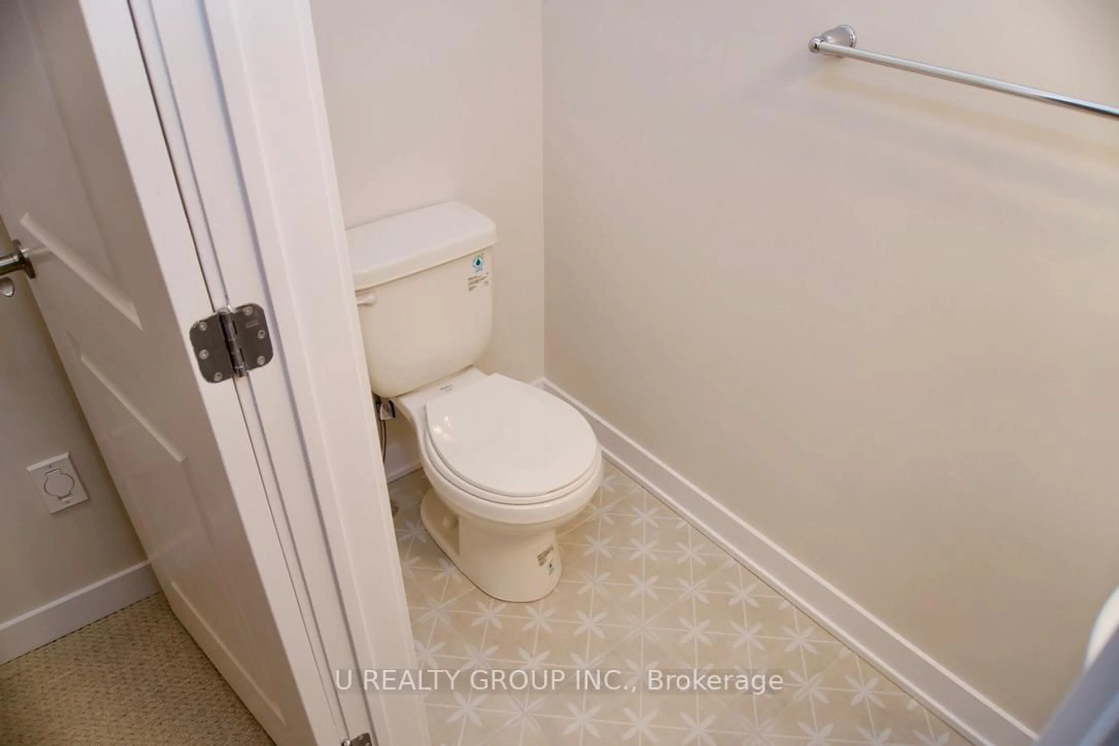 Standard bathroom, ceramic/tile floor for 646 Corporal Private, Ottawa Ontario K1X 0M7