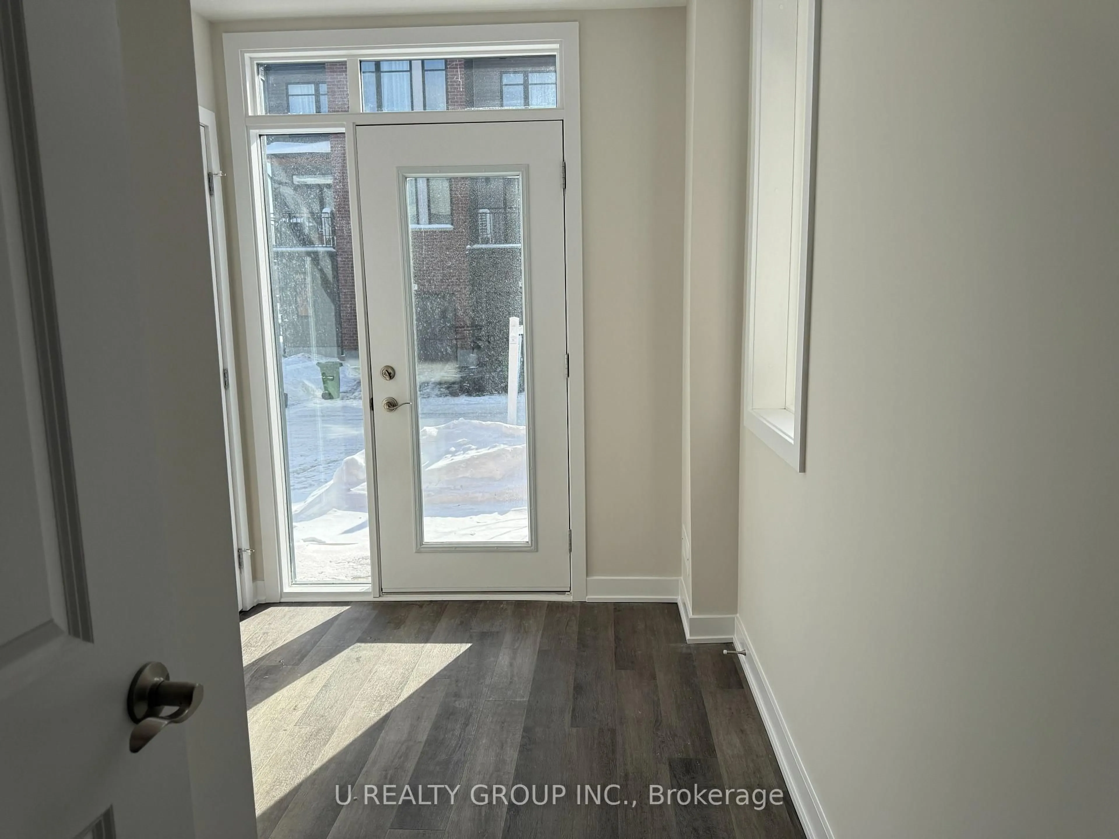 Indoor entryway for 648 Corporal Private, Ottawa Ontario K1X 0M7