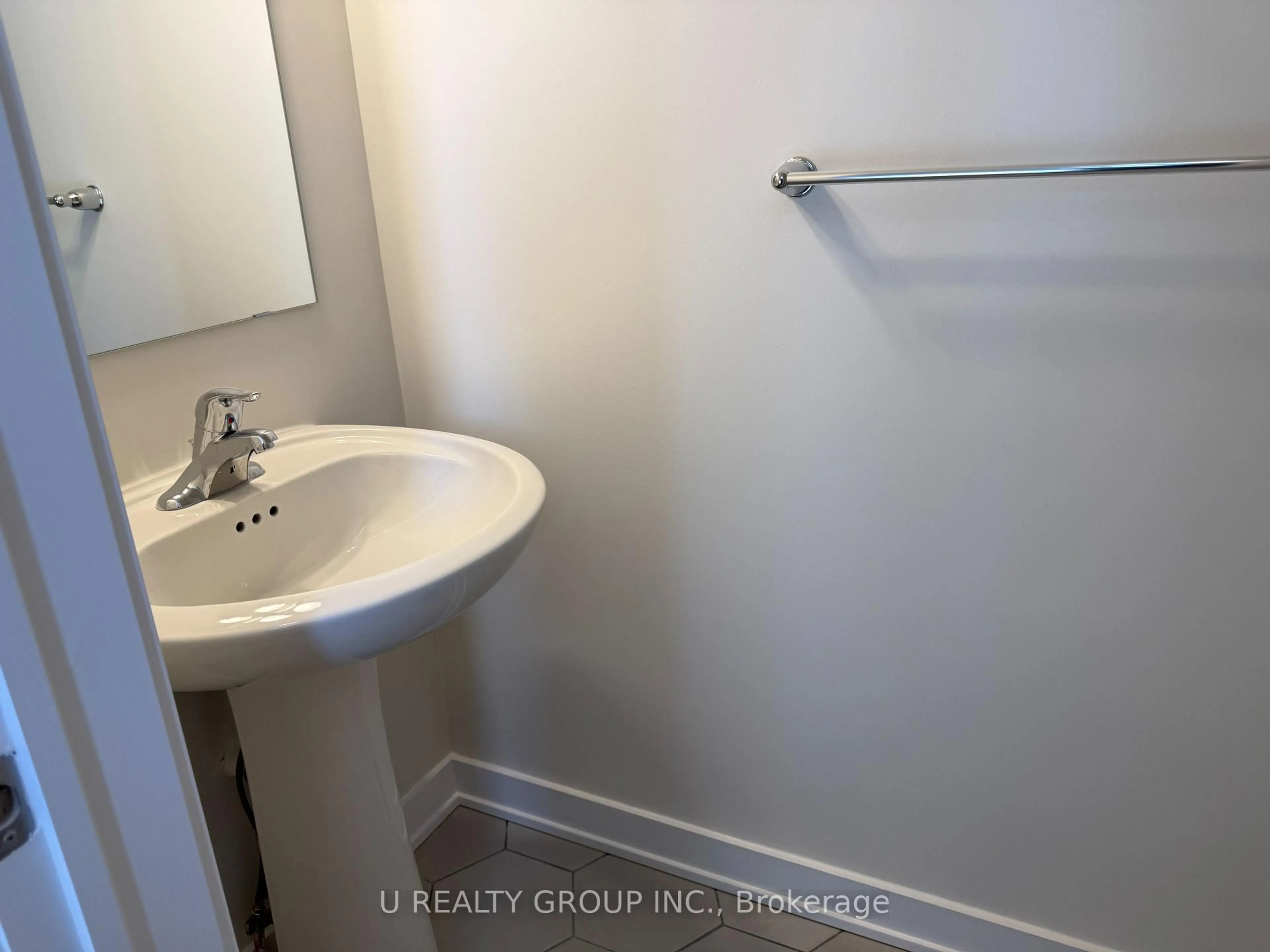 A pic of a room for 648 Corporal Private, Ottawa Ontario K1X 0M7