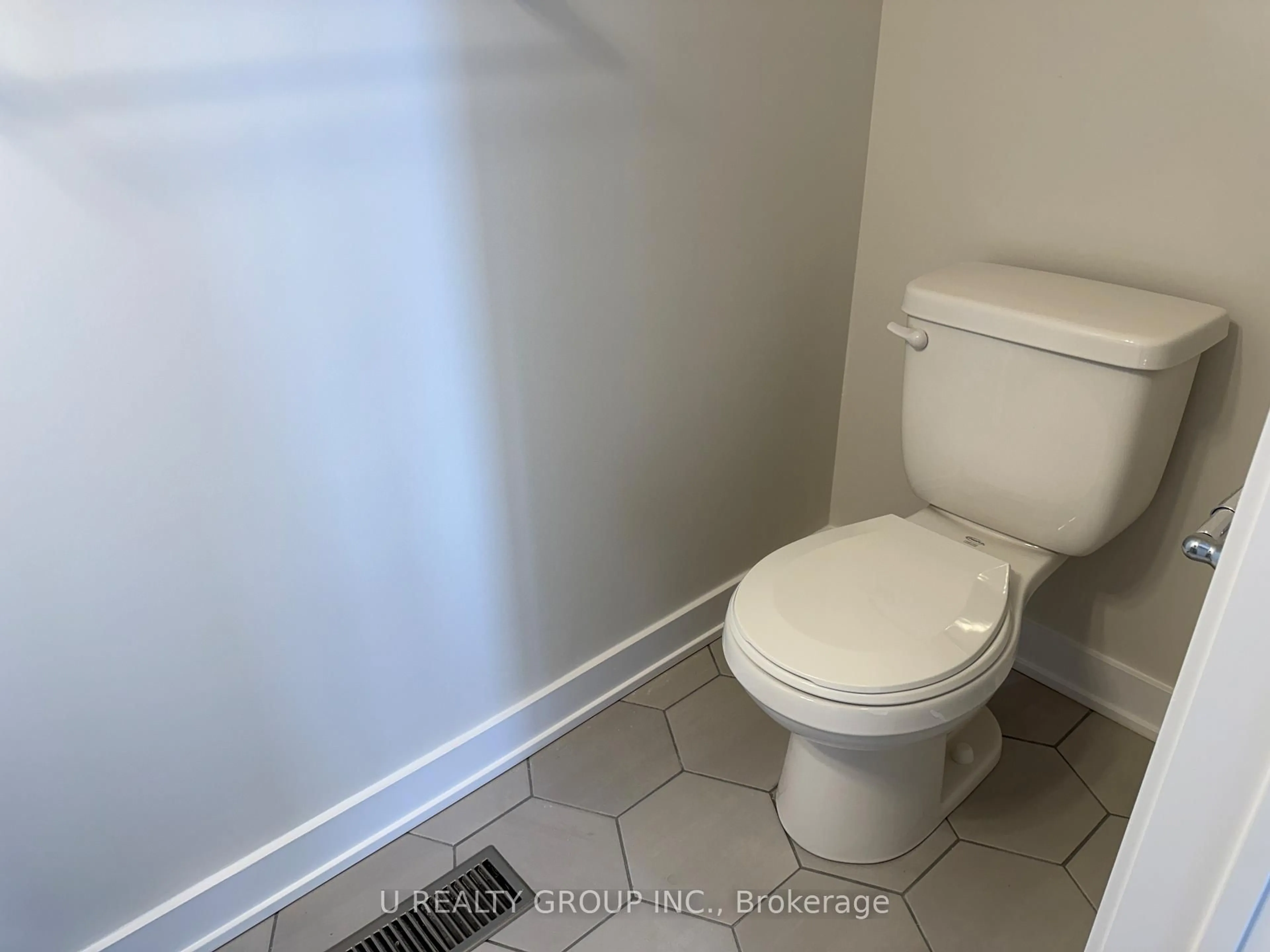 A pic of a room for 648 Corporal Private, Ottawa Ontario K1X 0M7