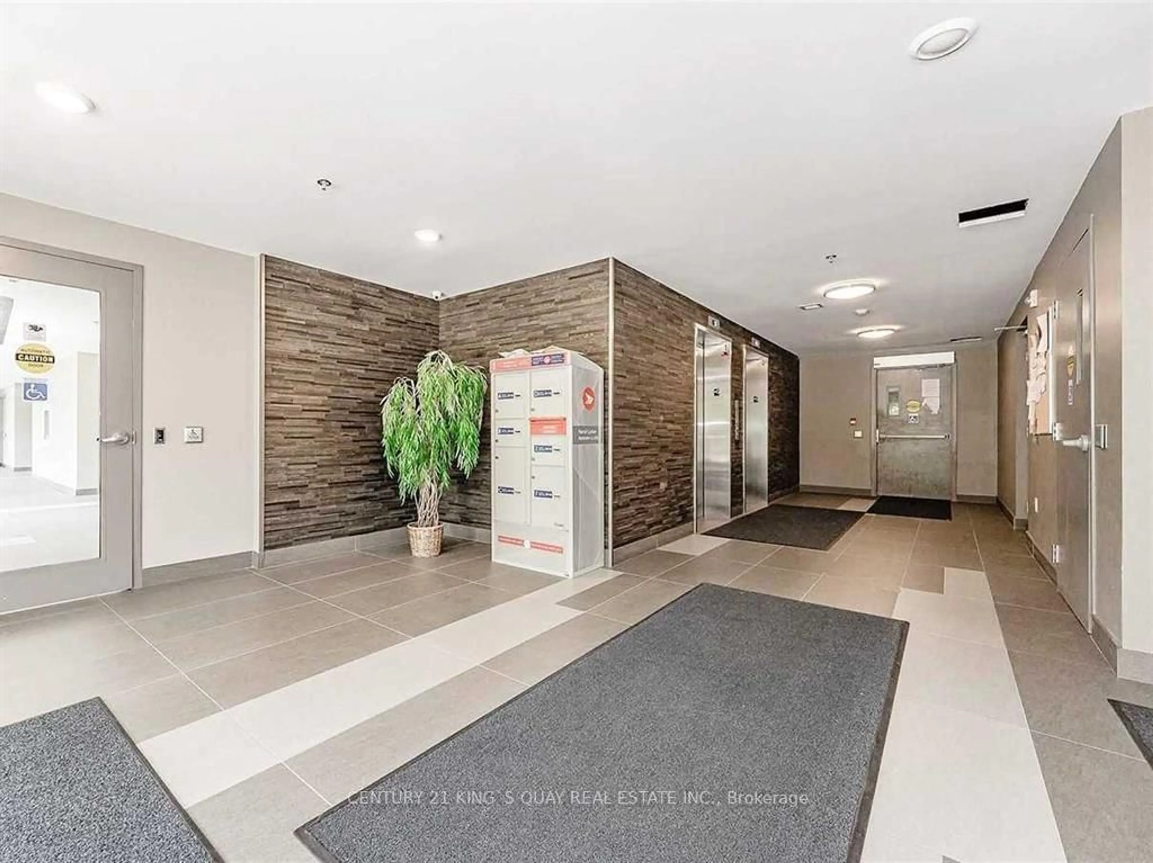 Indoor foyer for 251 Hemlock St #620, Waterloo Ontario N2L 0H2