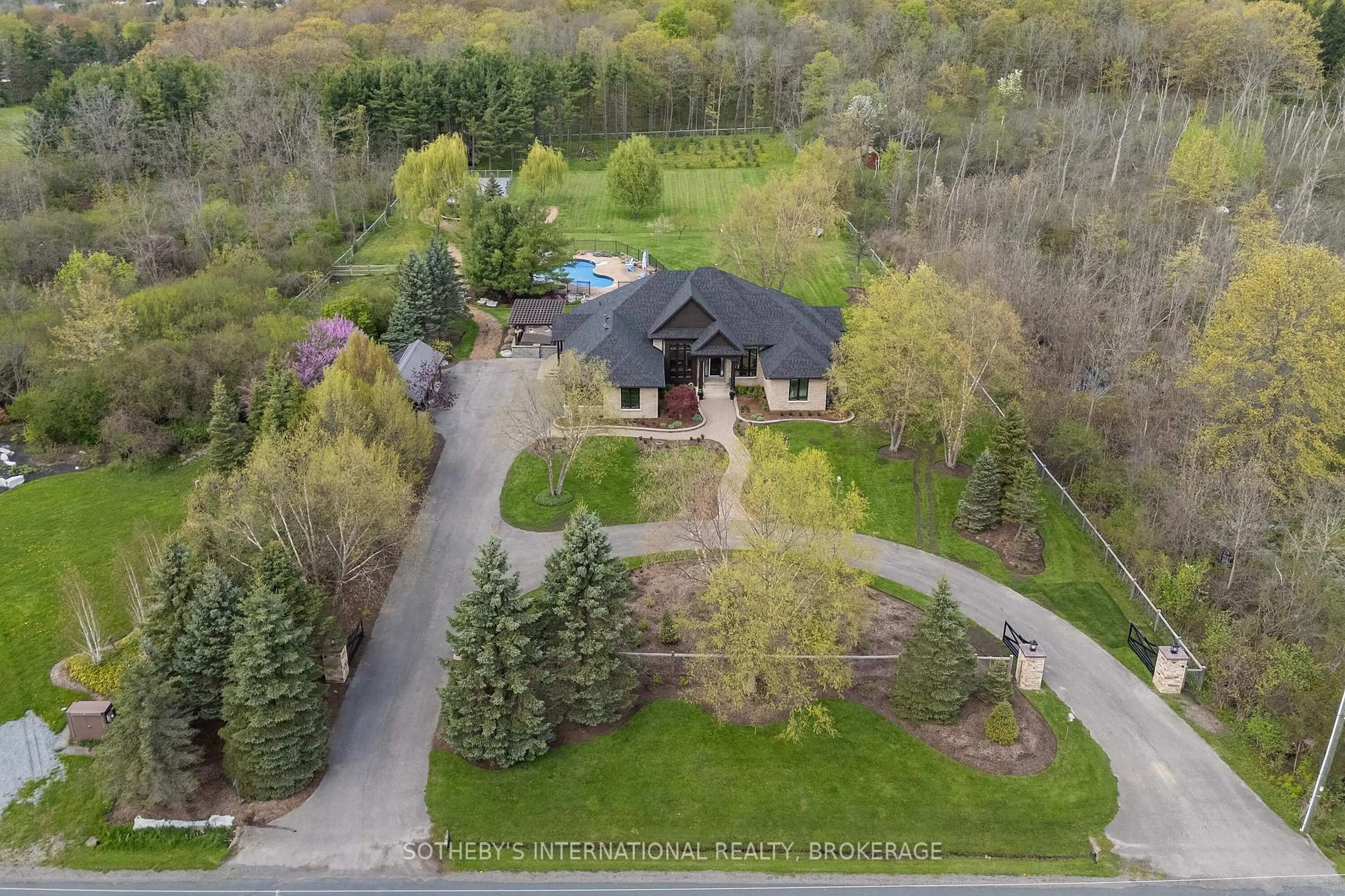 A pic from outside/outdoor area/front of a property/back of a property/a pic from drone, unknown for 3500 Nigh Rd, Fort Erie Ontario L0S 1N0