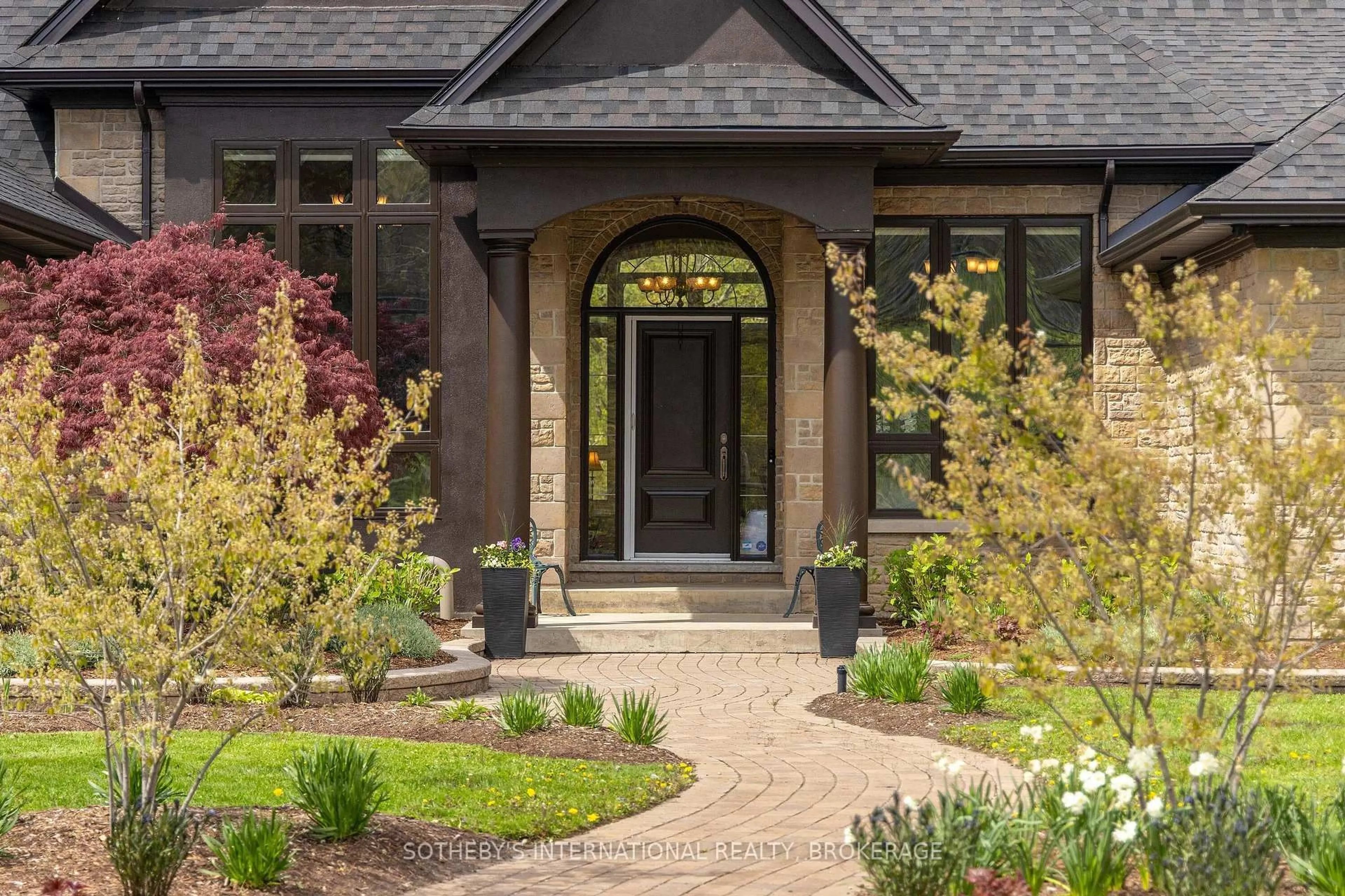 Indoor entryway for 3500 Nigh Rd, Fort Erie Ontario L0S 1N0