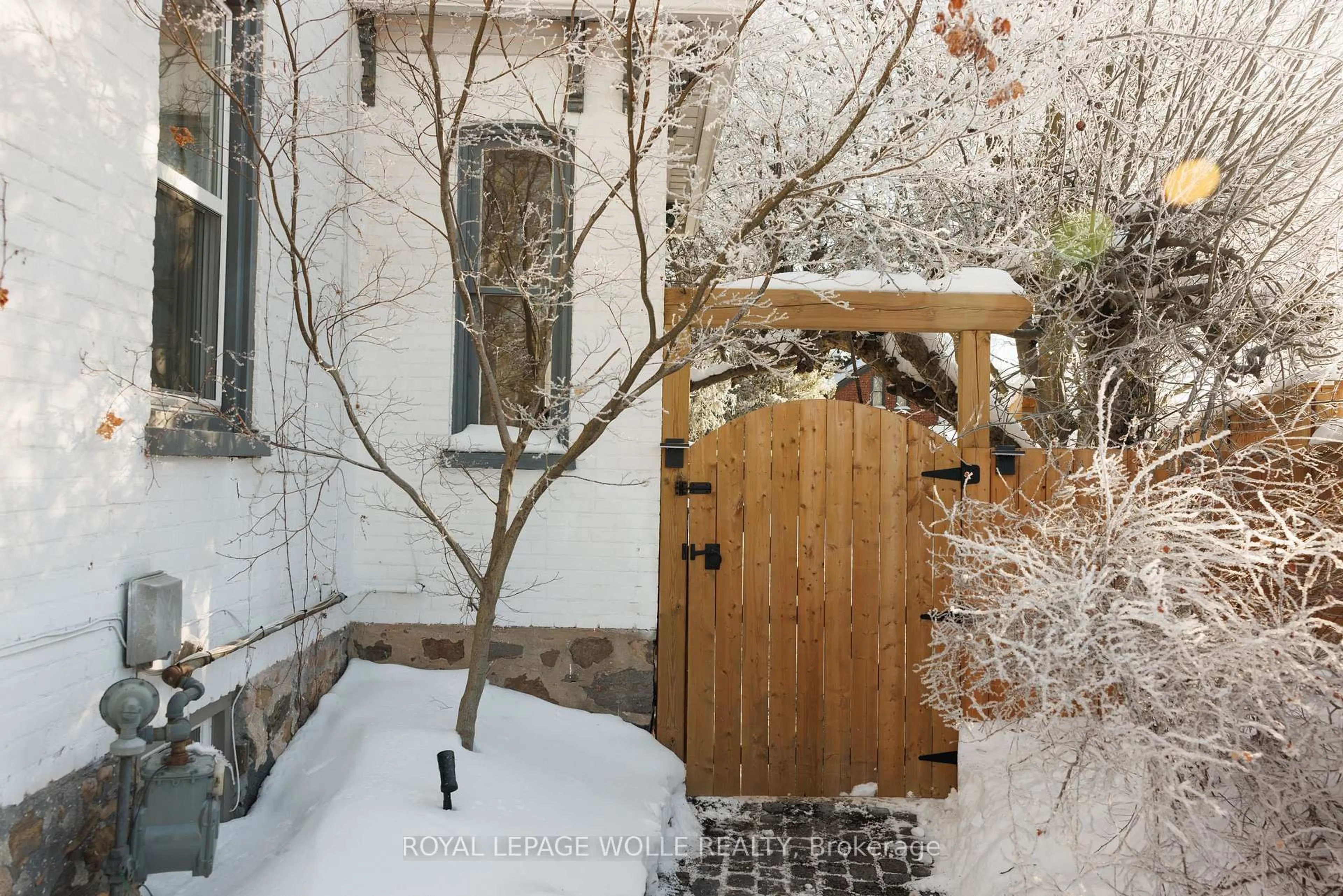 Unknown for 23 Centre St, Woolwich Ontario N3B 2T8