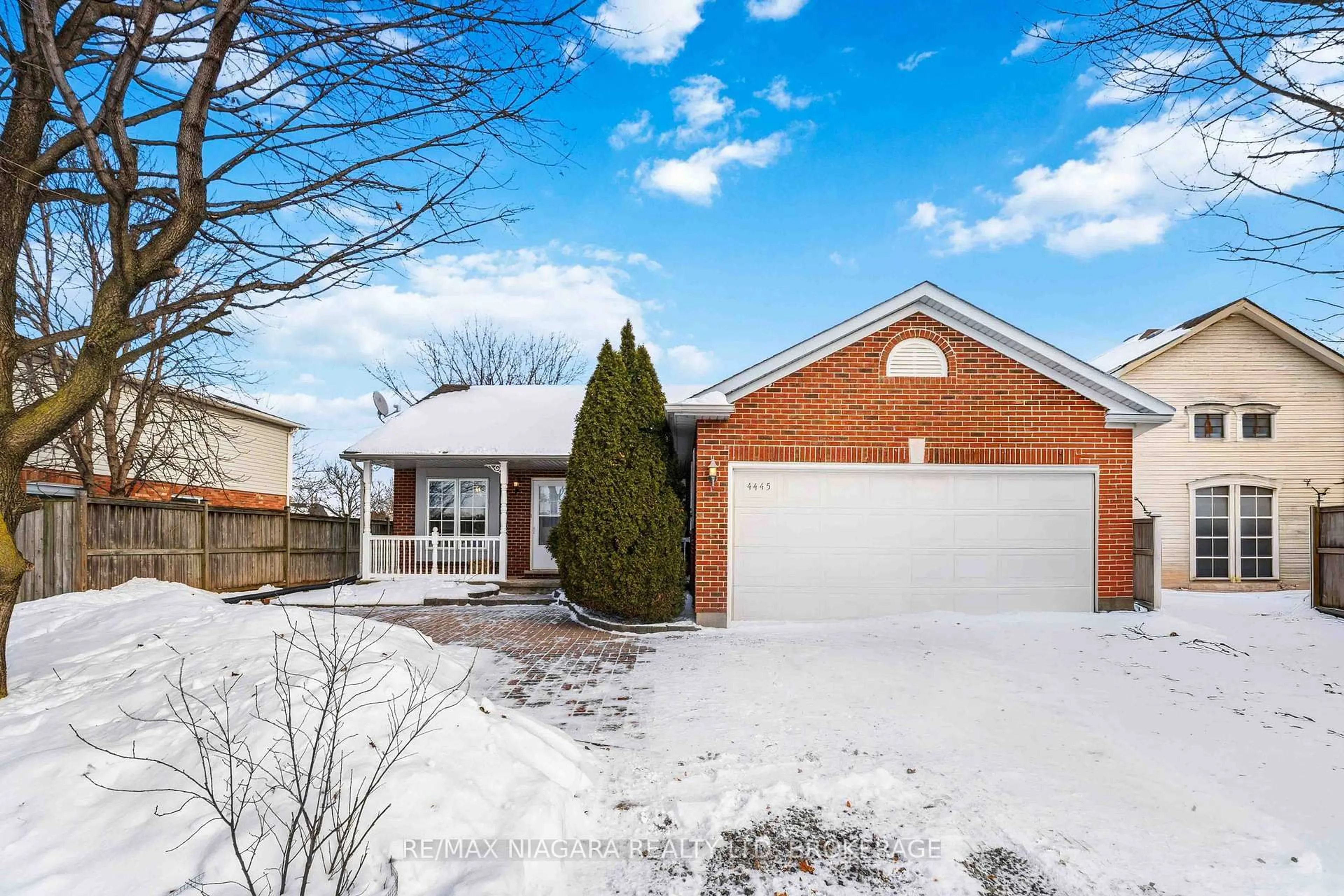 Home with brick exterior material, street for 4445 Lincoln Ave, Lincoln Ontario L0R 1B3