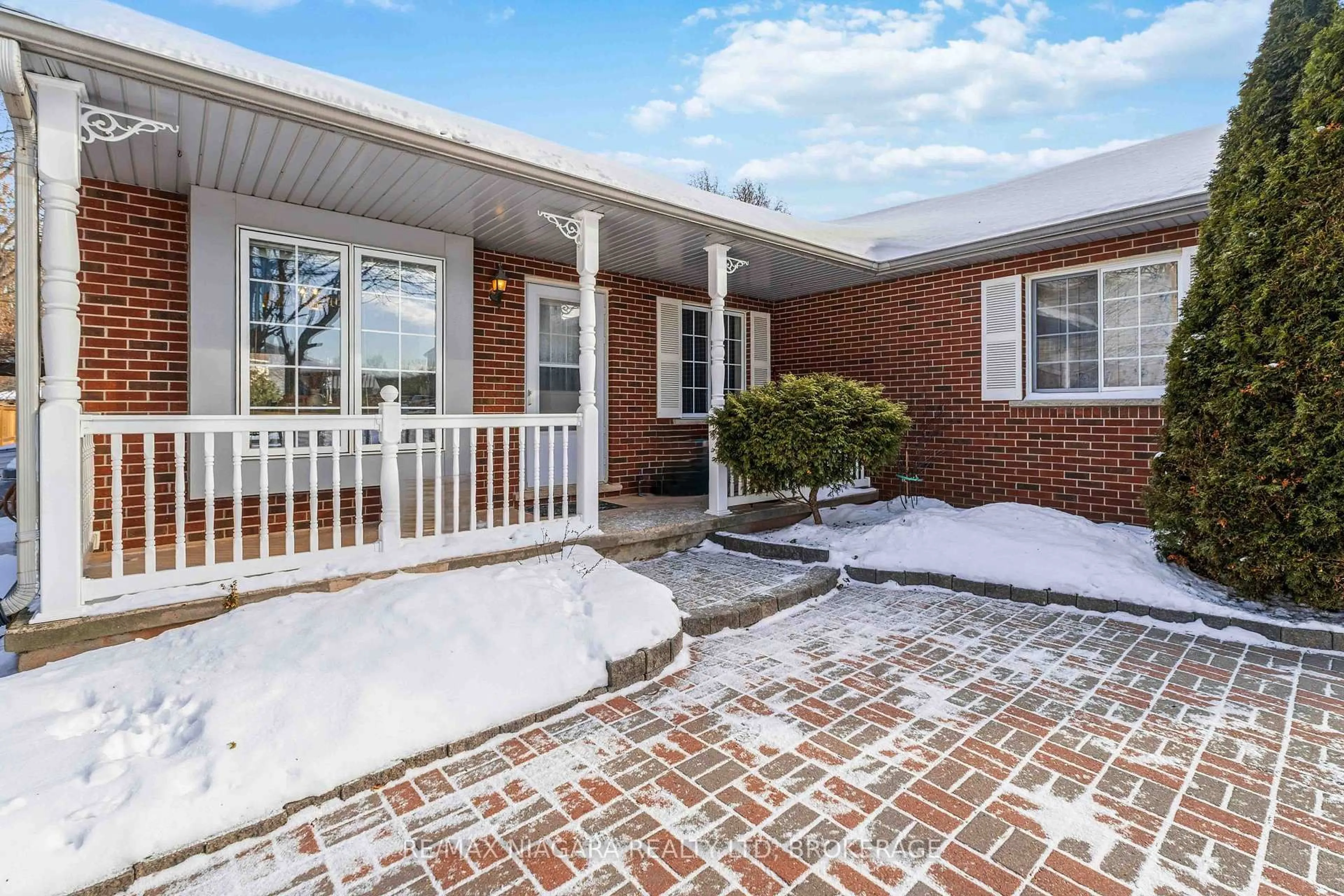 Home with brick exterior material, street for 4445 Lincoln Ave, Lincoln Ontario L0R 1B3