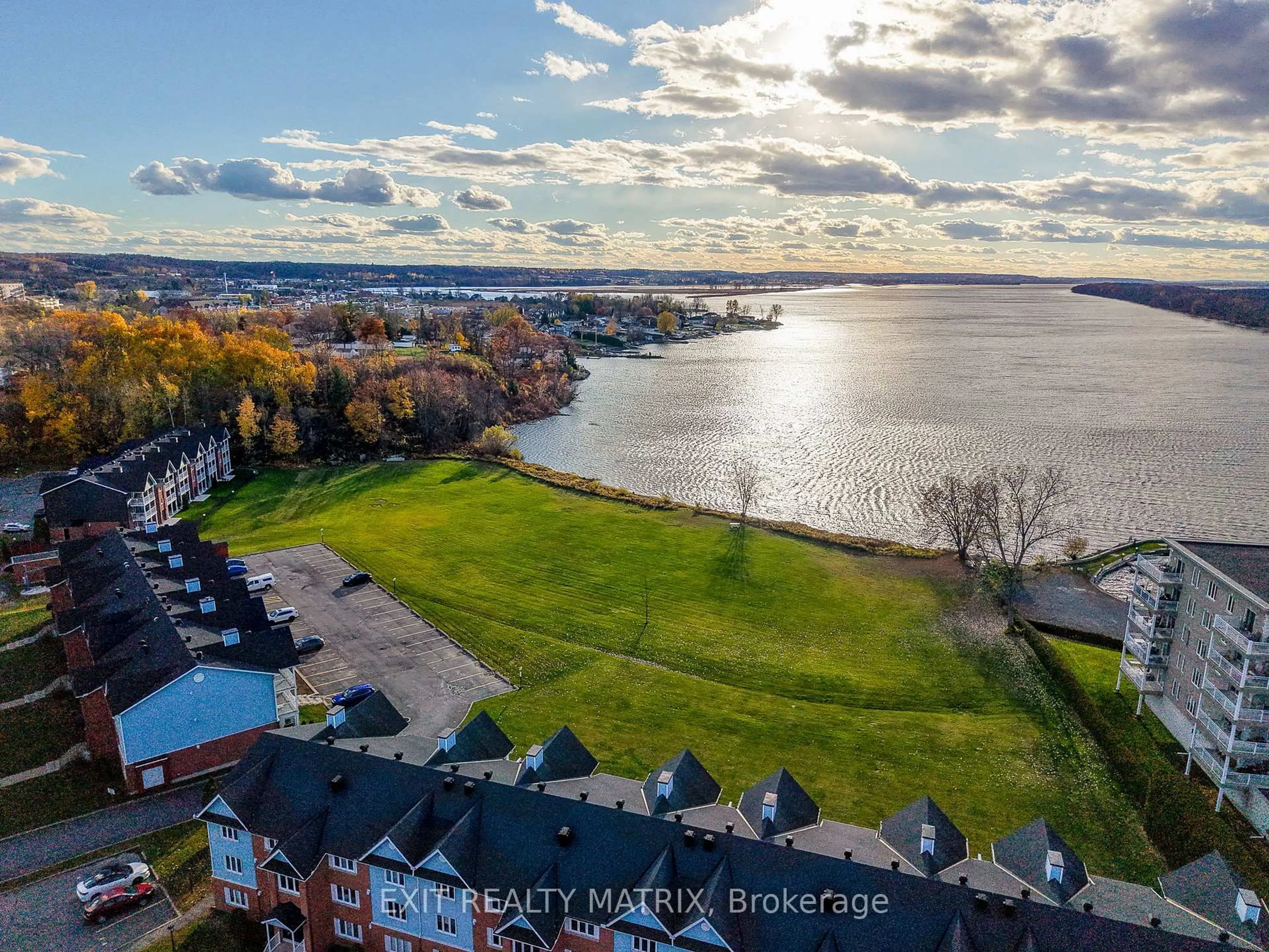 A pic from outside/outdoor area/front of a property/back of a property/a pic from drone, water/lake/river/ocean view for 160 Edwards St #1C, Clarence-Rockland Ontario K4K 1H9