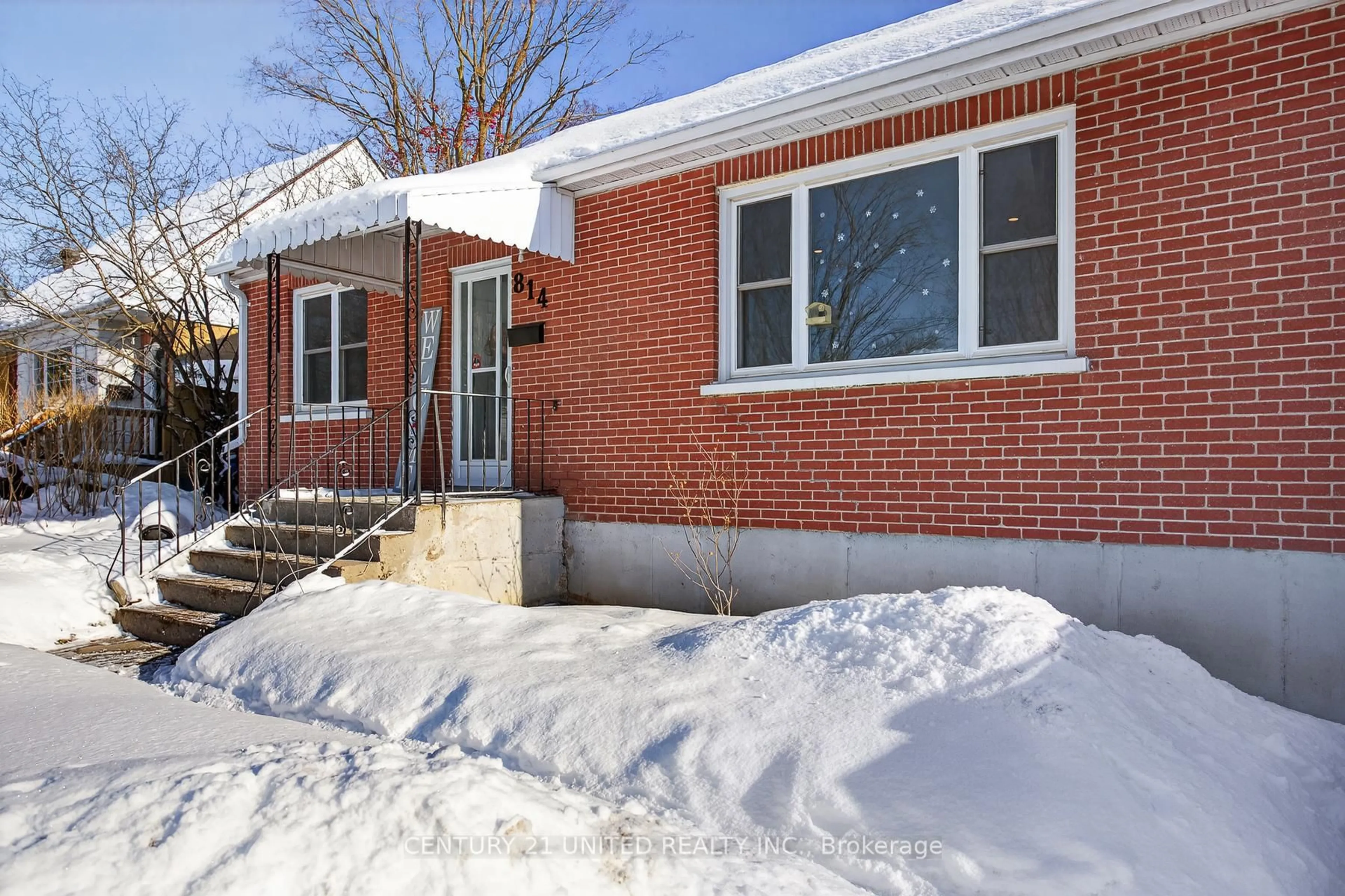 Home with brick exterior material, street for 814 Argyle St, Peterborough Ontario K9H 5T3