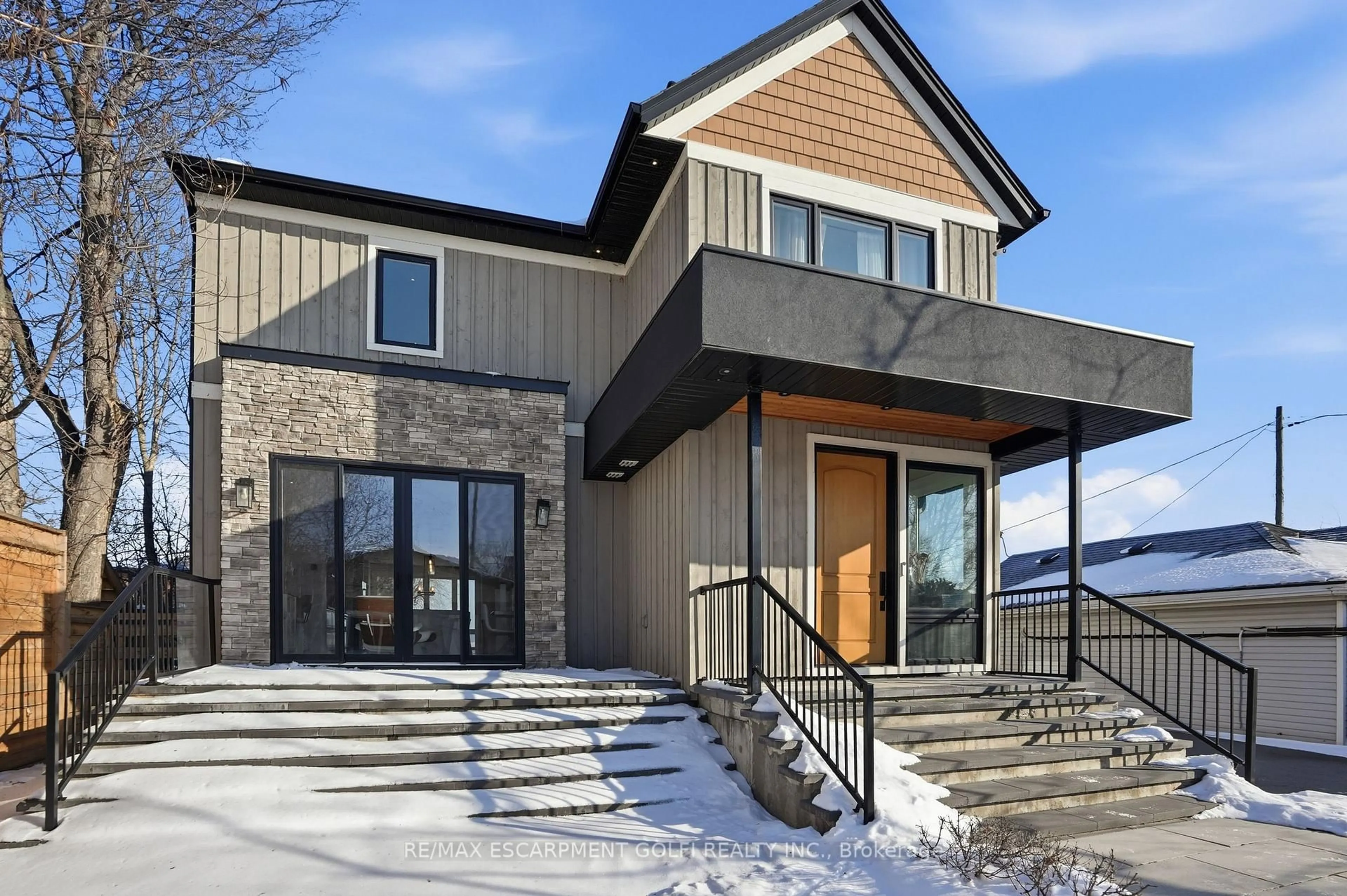 Home with brick exterior material, mountain view for 20 Lakeshore Dr, Hamilton Ontario L8E 5C7