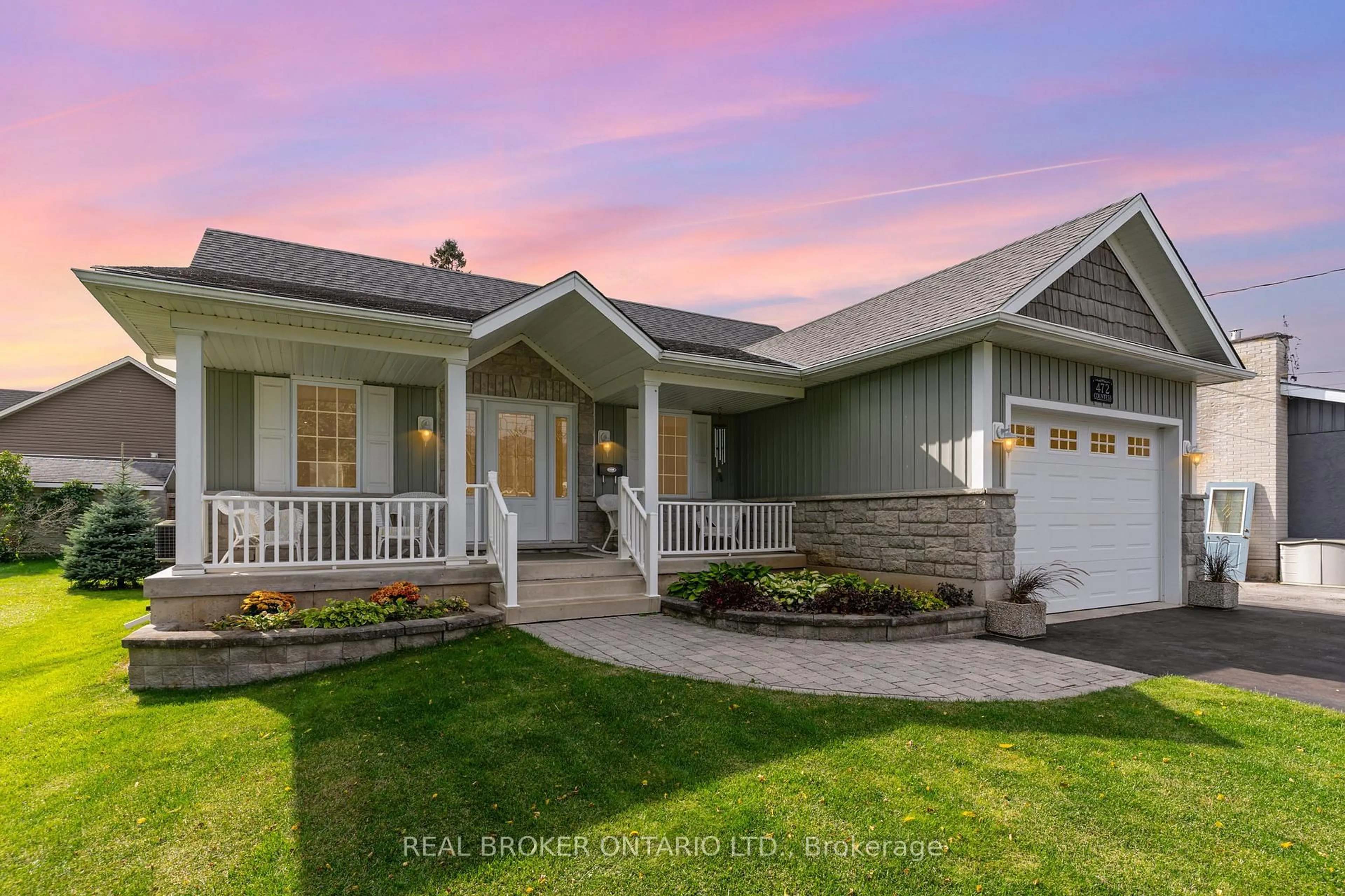 Home with vinyl exterior material, street for 472 Countess St, West Grey Ontario N0G 1R0