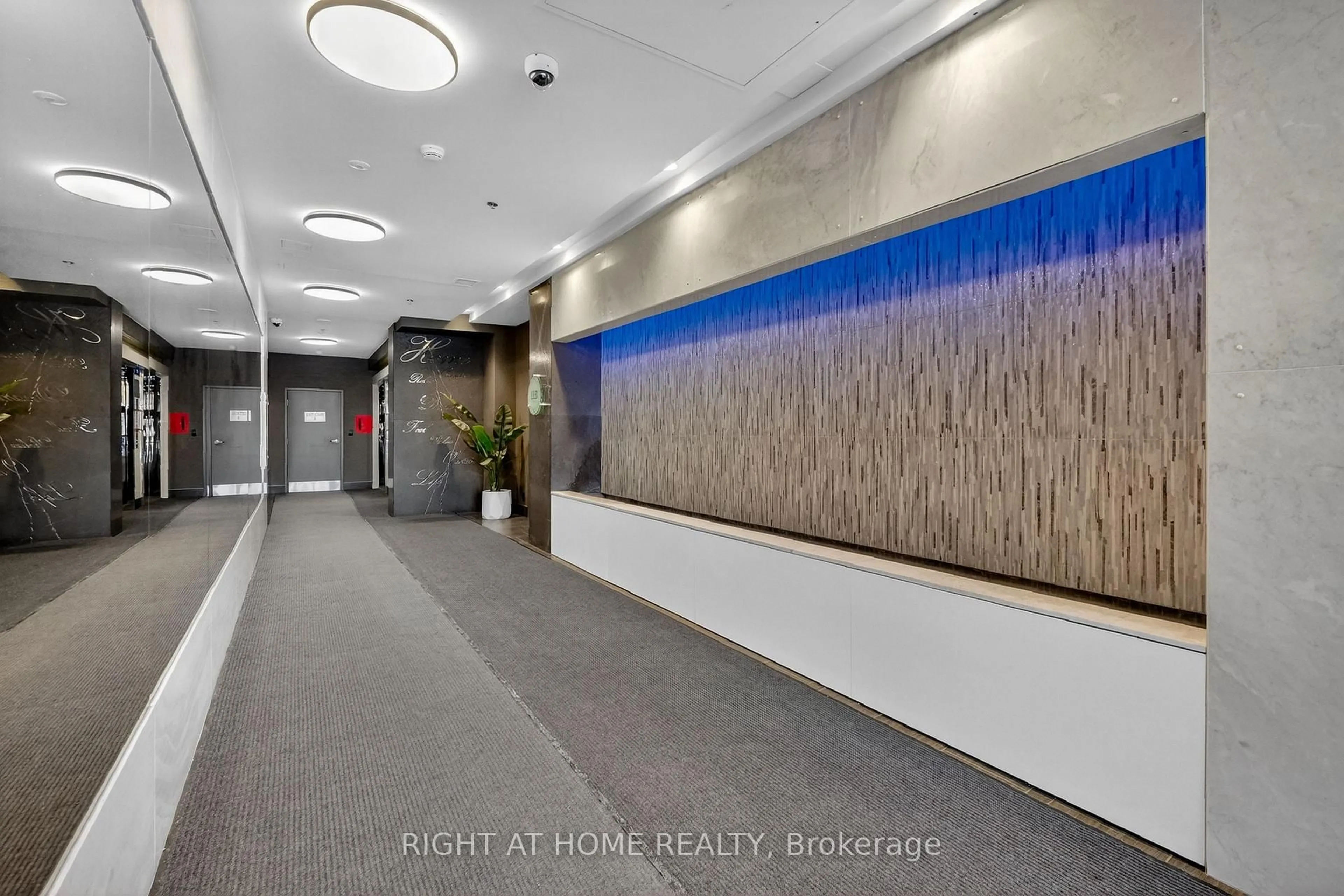 Lobby for 118 Holmwood Ave #806, Ottawa Ontario K1S 5J5