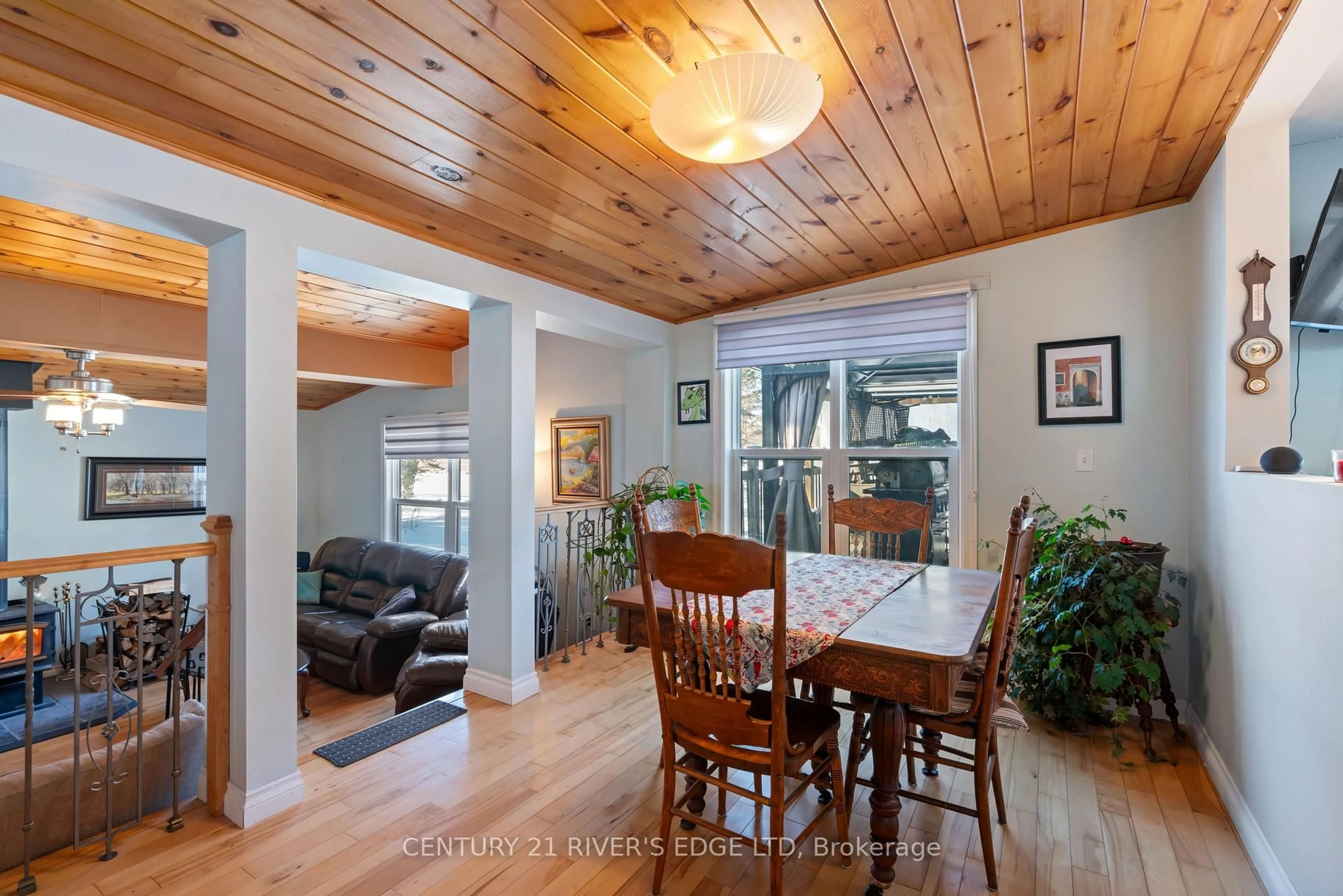 Dining room, wood/laminate floor for 70 Kerry Point Rd, Leeds and the Thousand Islands Ontario K0E 1R0