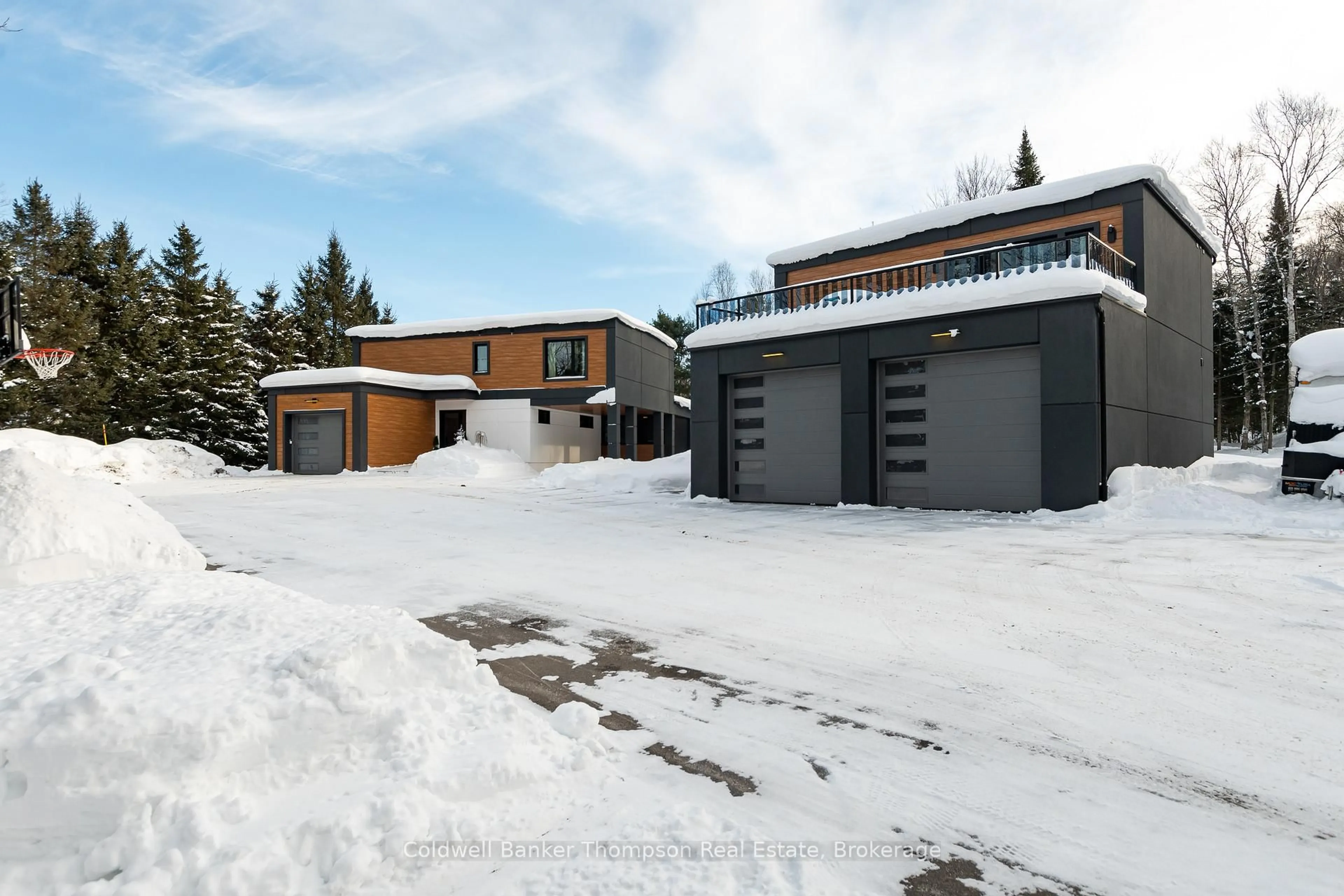 A pic from outside/outdoor area/front of a property/back of a property/a pic from drone, street for 649 Skyhills Rd, Huntsville Ontario P1H 2N5