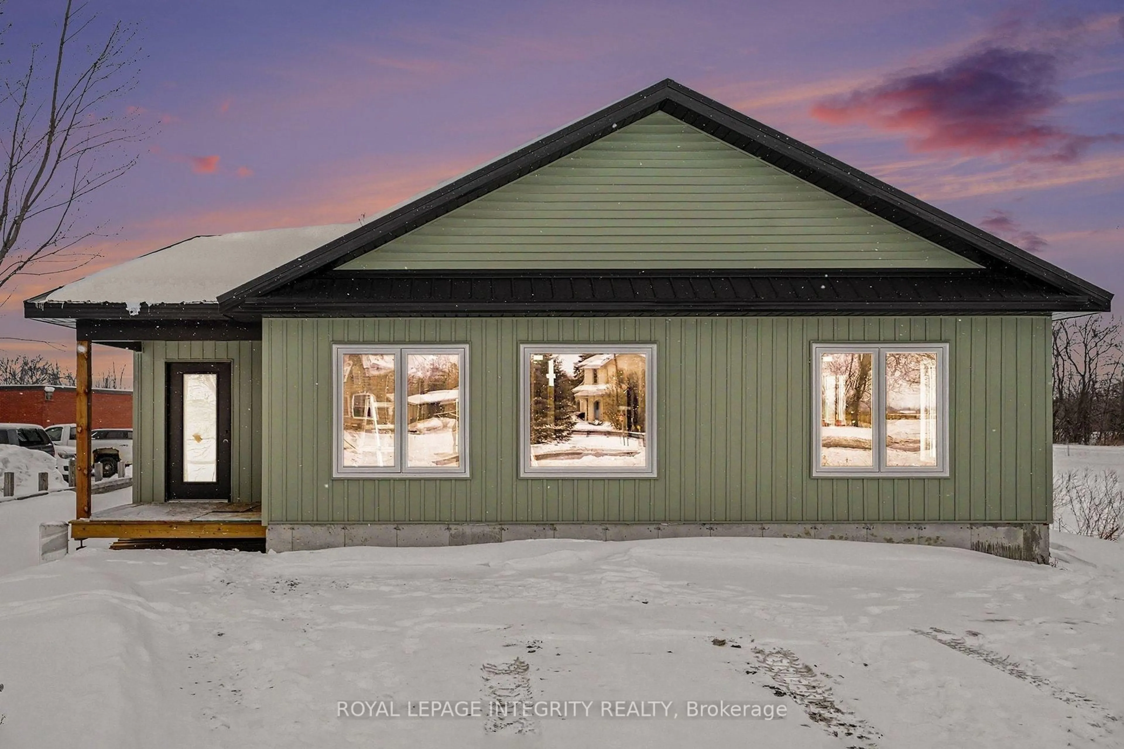 Home with vinyl exterior material, building for 11457 Cameron Rd, North Dundas Ontario K0E 1J0