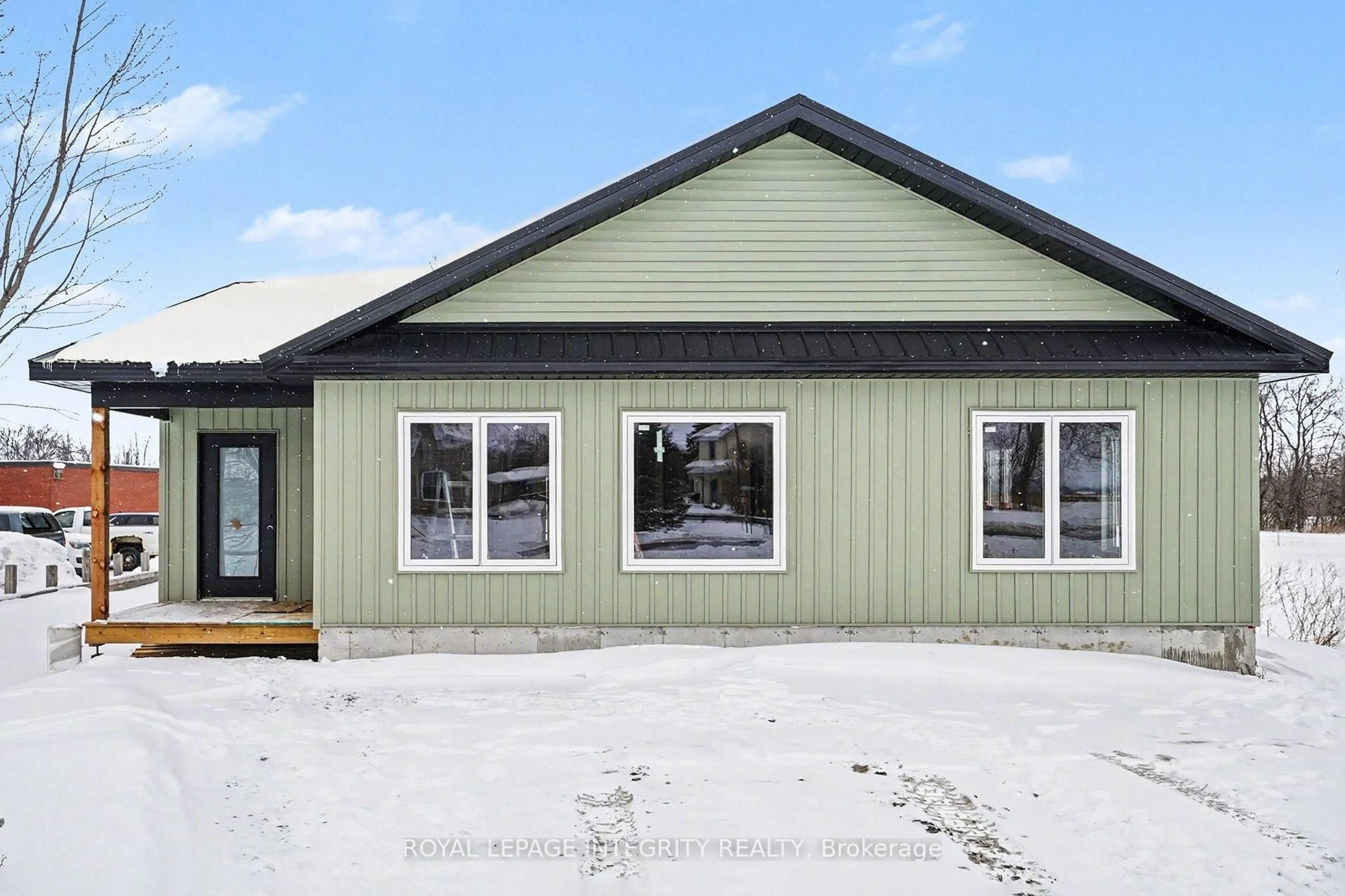 Home with vinyl exterior material, building for 11457 Cameron Rd, North Dundas Ontario K0E 1J0