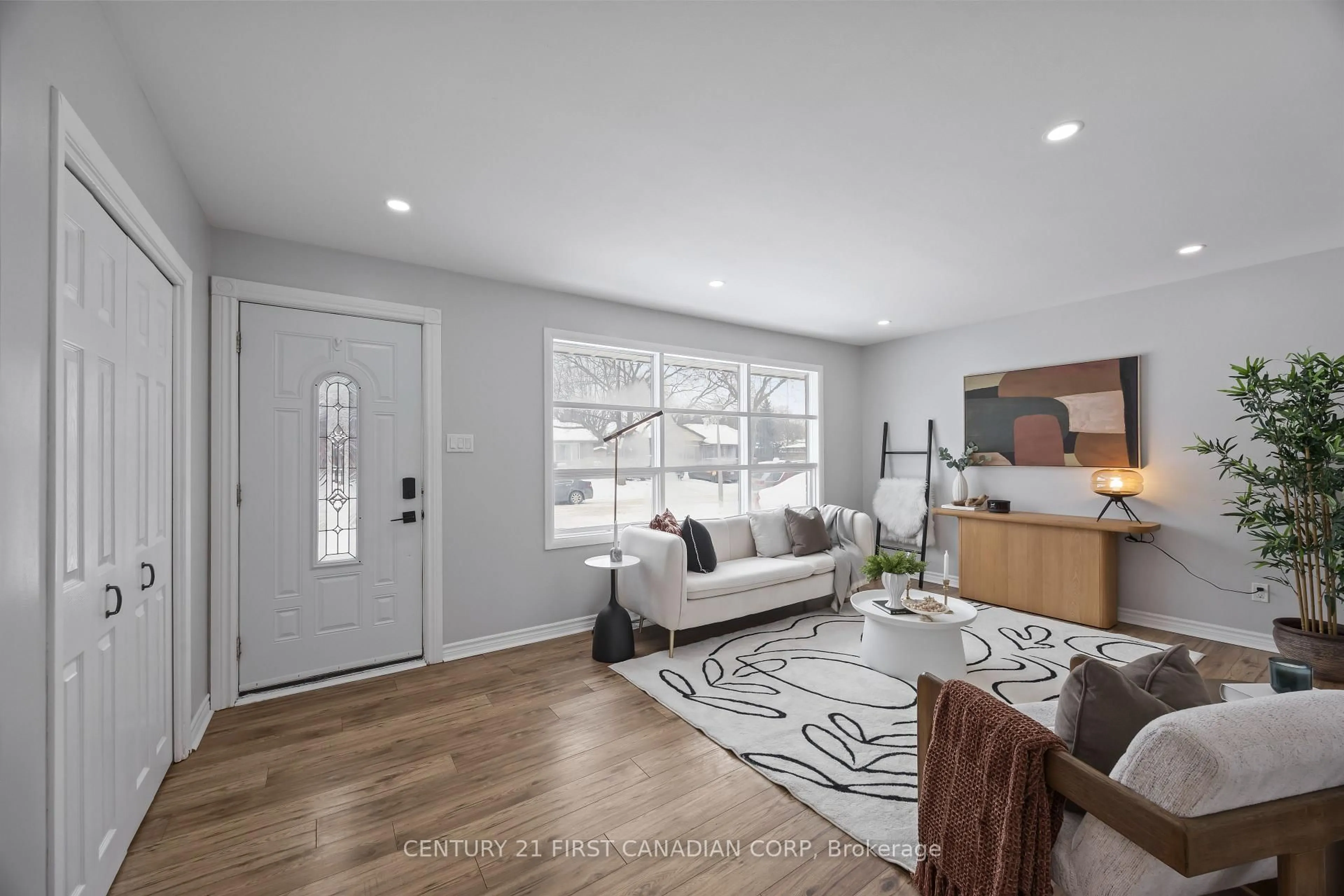 Indoor entryway for 149 Jasper Cres, London East Ontario N5W 1J9