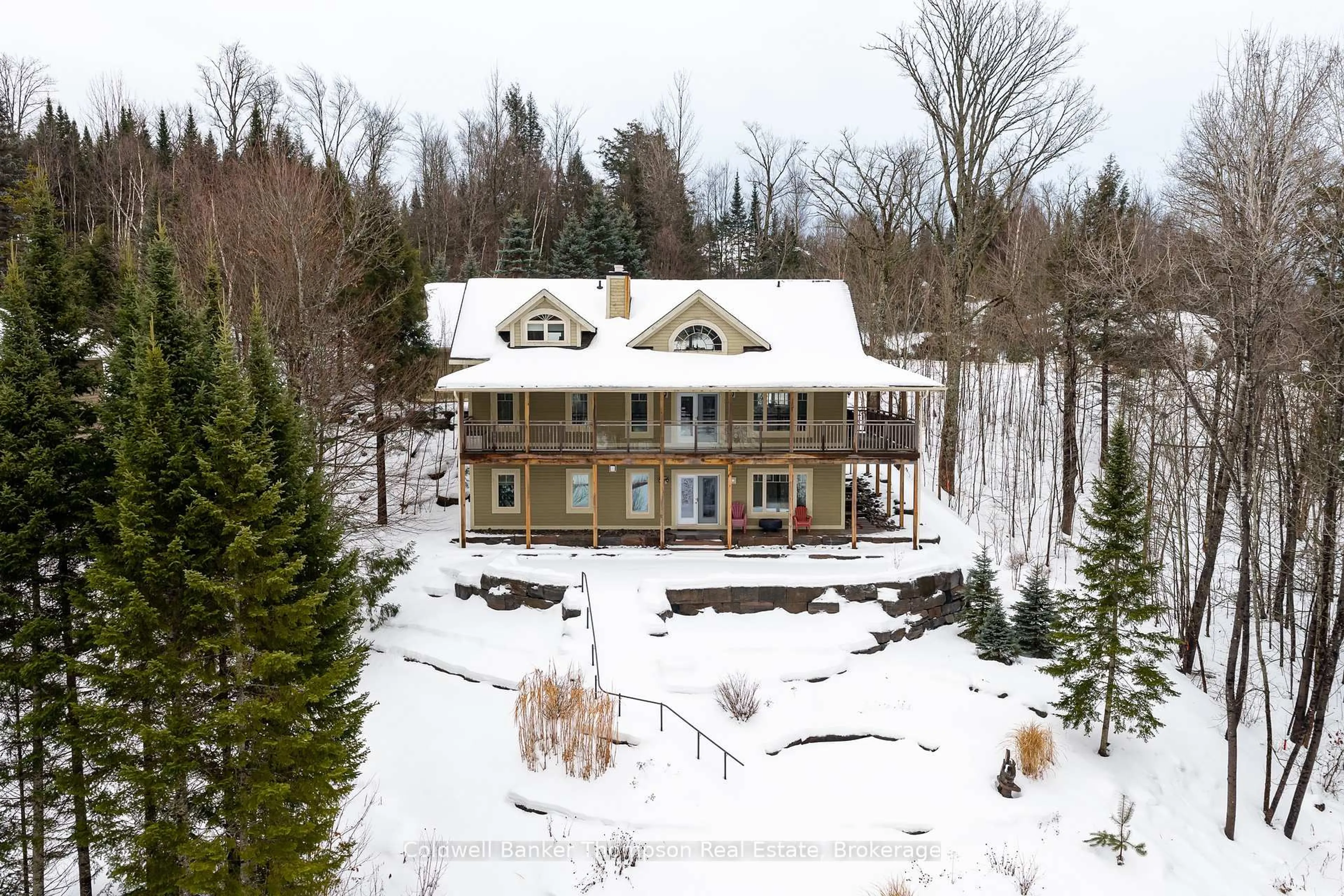 A pic from outside/outdoor area/front of a property/back of a property/a pic from drone, building for 21 Deerhurst Highlands Dr, Huntsville Ontario P1H 1B1
