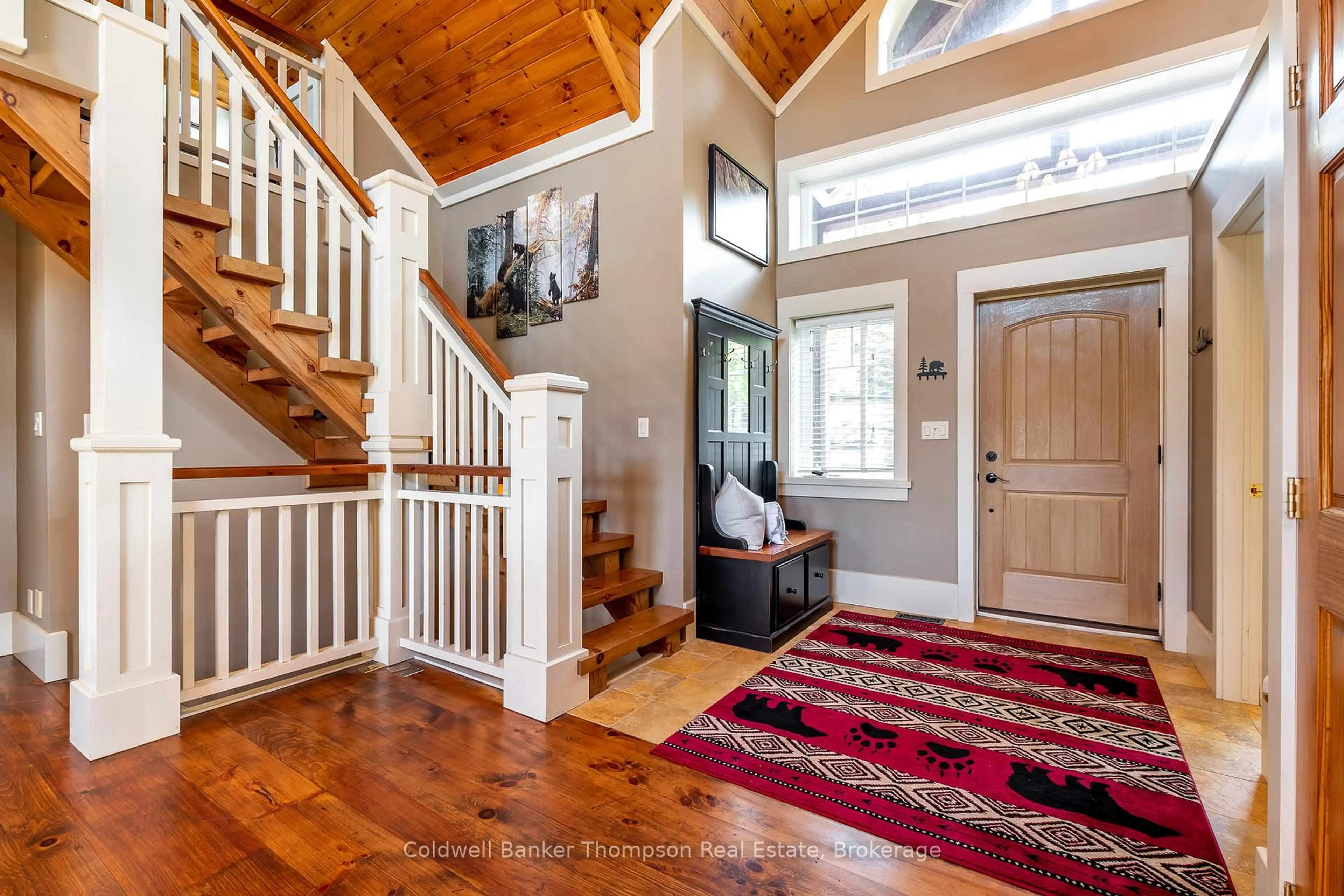 Indoor entryway for 21 Deerhurst Highlands Dr, Huntsville Ontario P1H 1B1