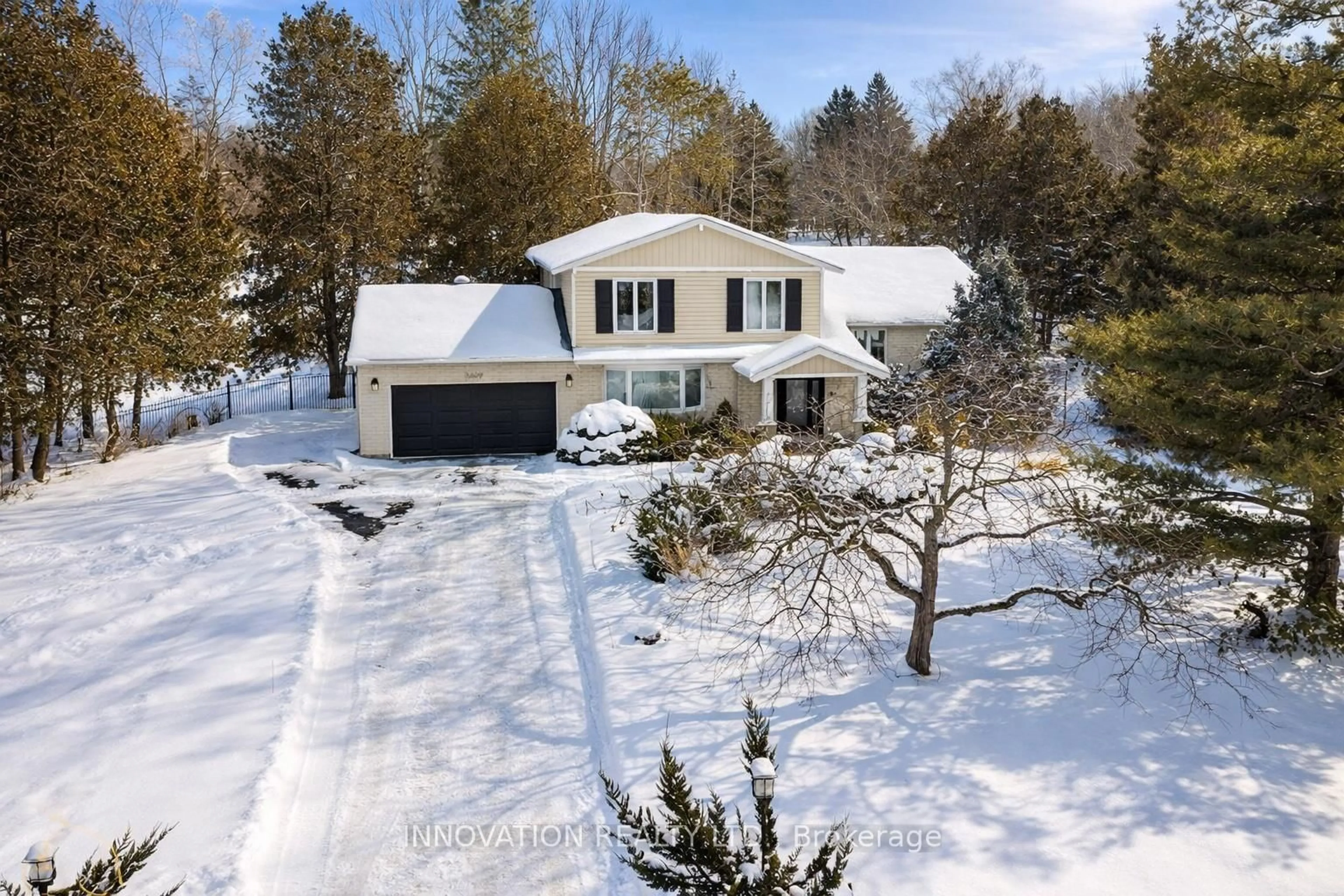 A pic from outside/outdoor area/front of a property/back of a property/a pic from drone, street for 5609 South River Dr, Manotick Ontario K4M 1J4