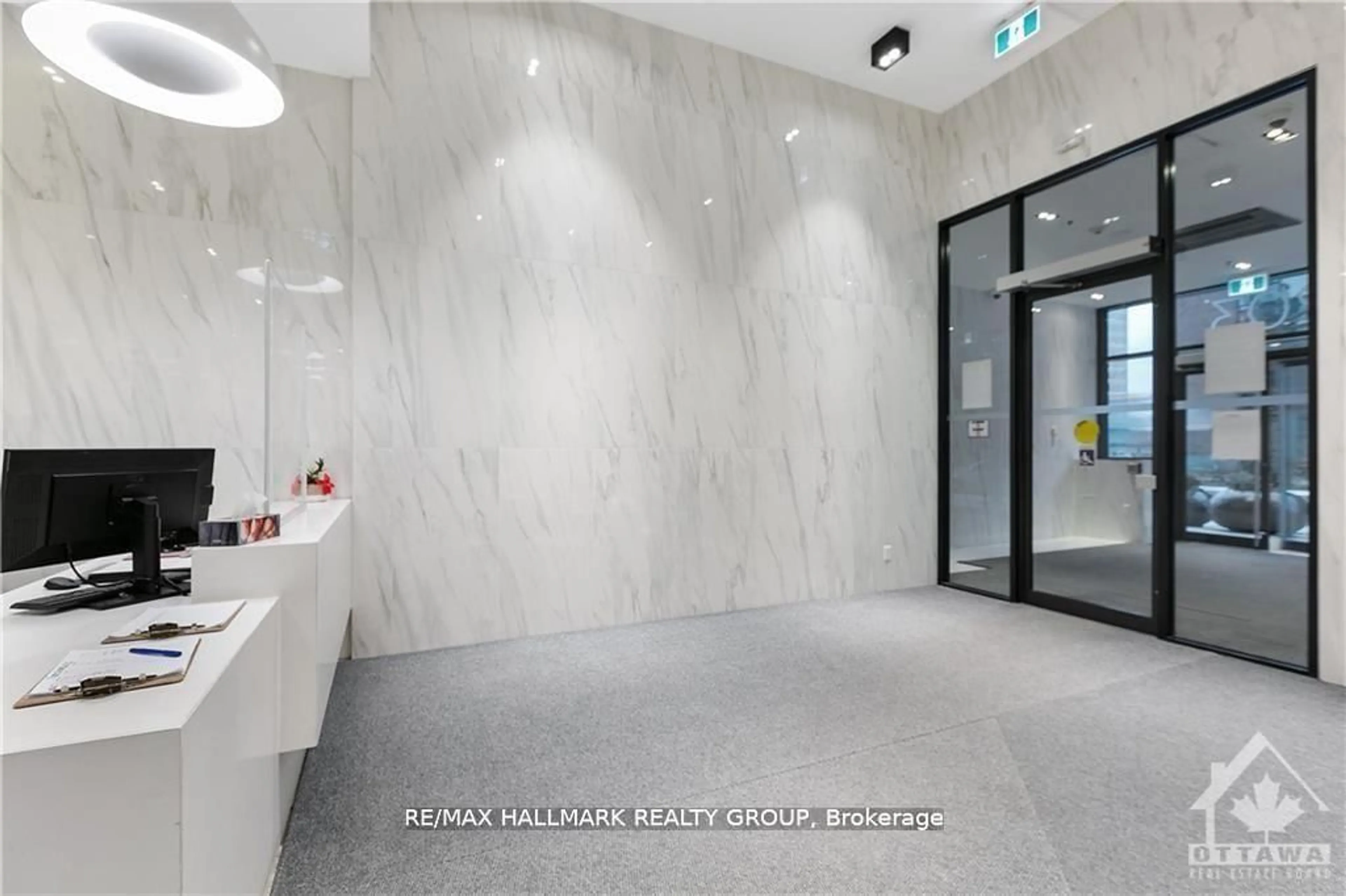 Indoor foyer for 203 CATHERINE St #707, Ottawa Ontario K2P 1C3