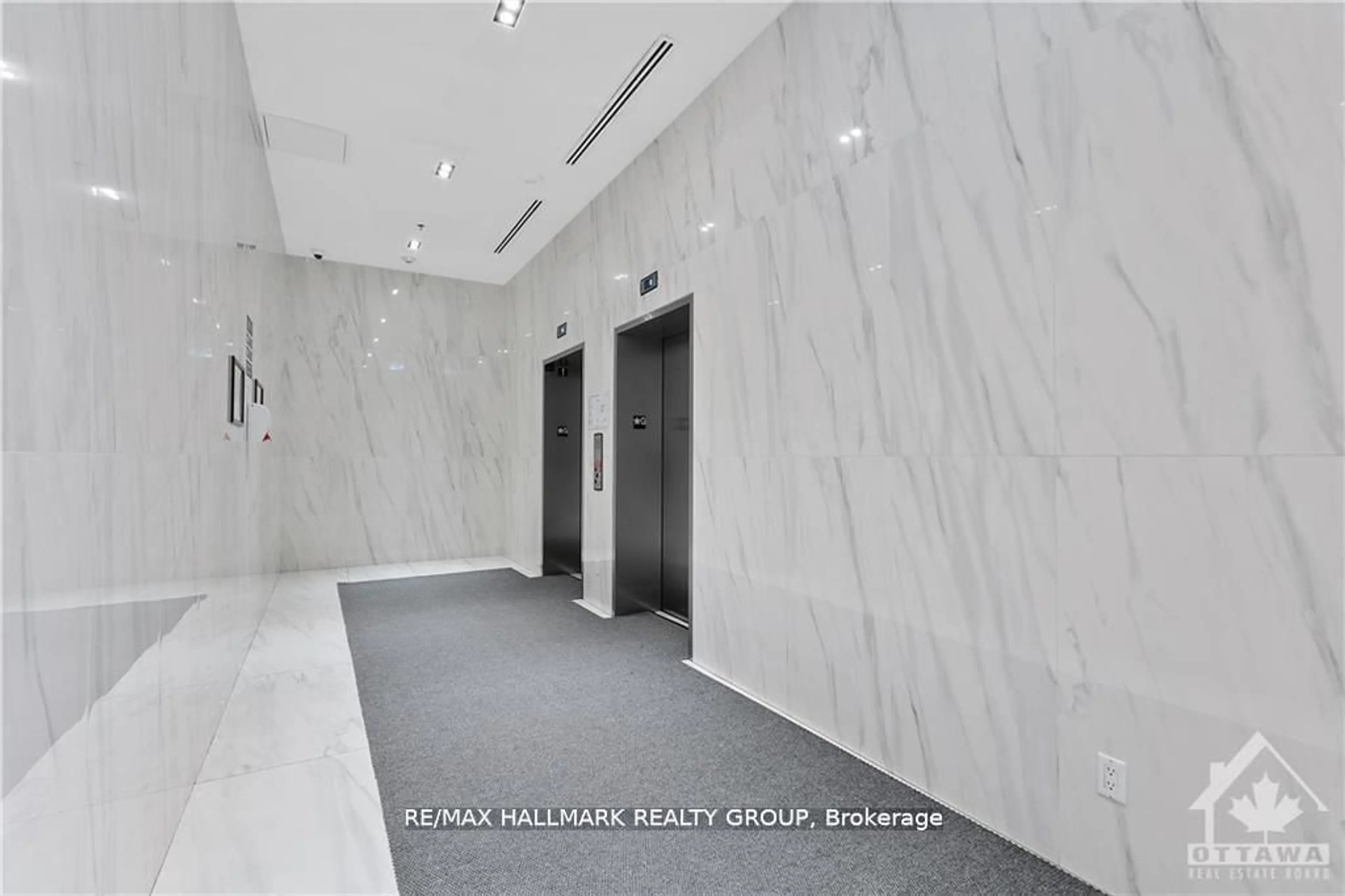 Indoor foyer for 203 CATHERINE St #707, Ottawa Ontario K2P 1C3