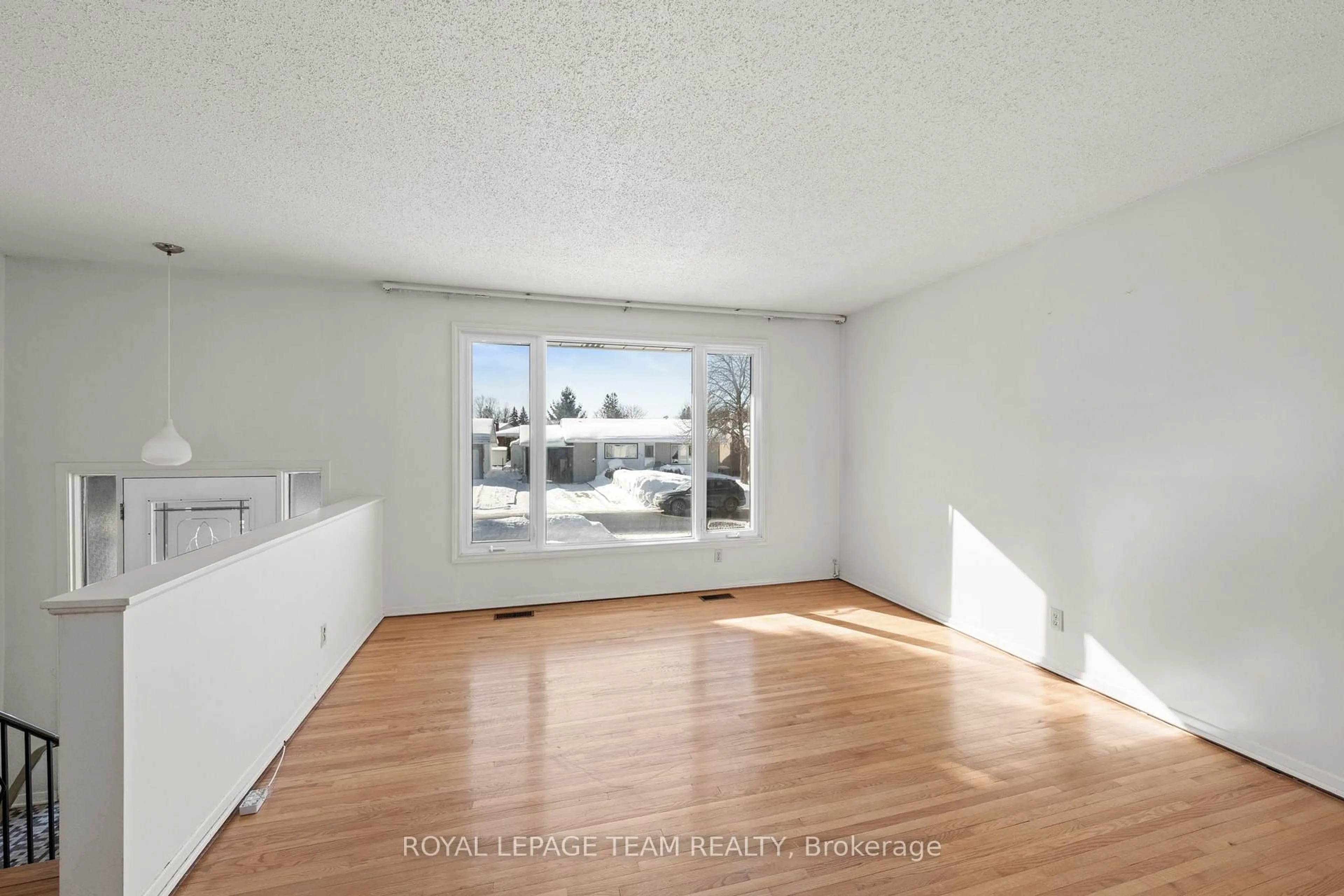 A pic of a room for 1377 Chartrand Ave, Orleans Ontario K1E 1H9