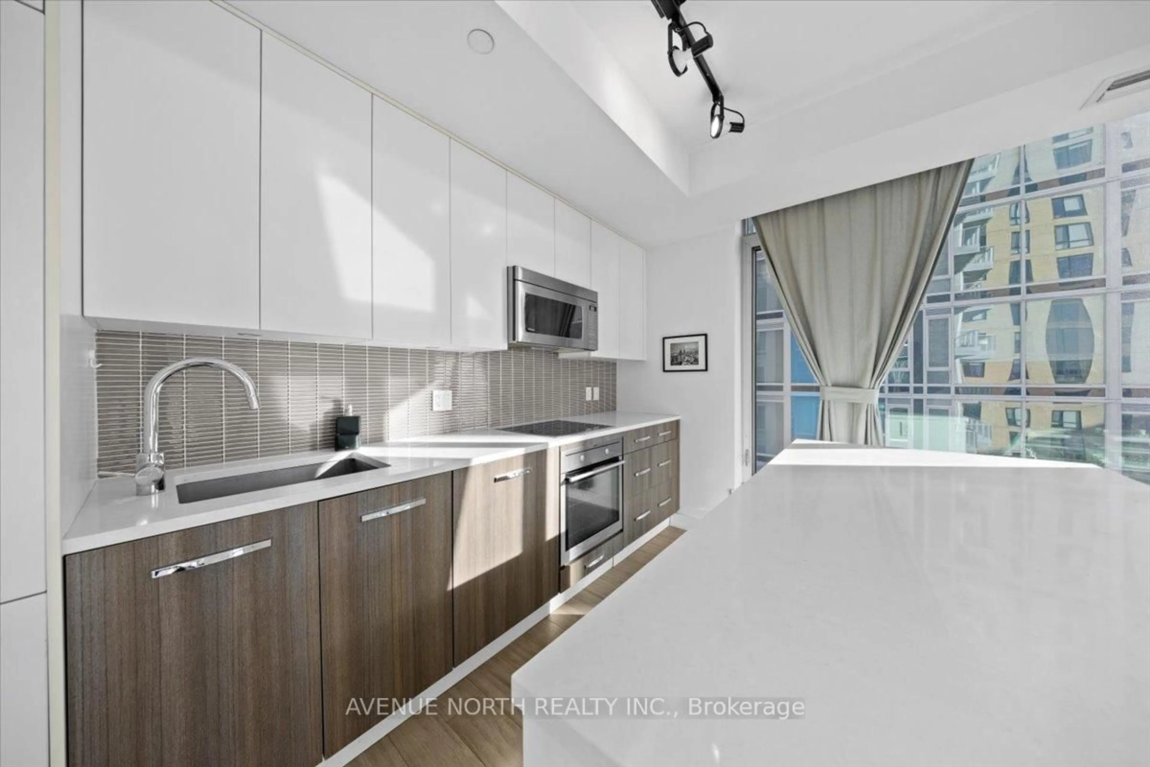 Standard kitchen, unknown for 111 Champagne Ave #901, Ottawa Ontario K1S 5V3