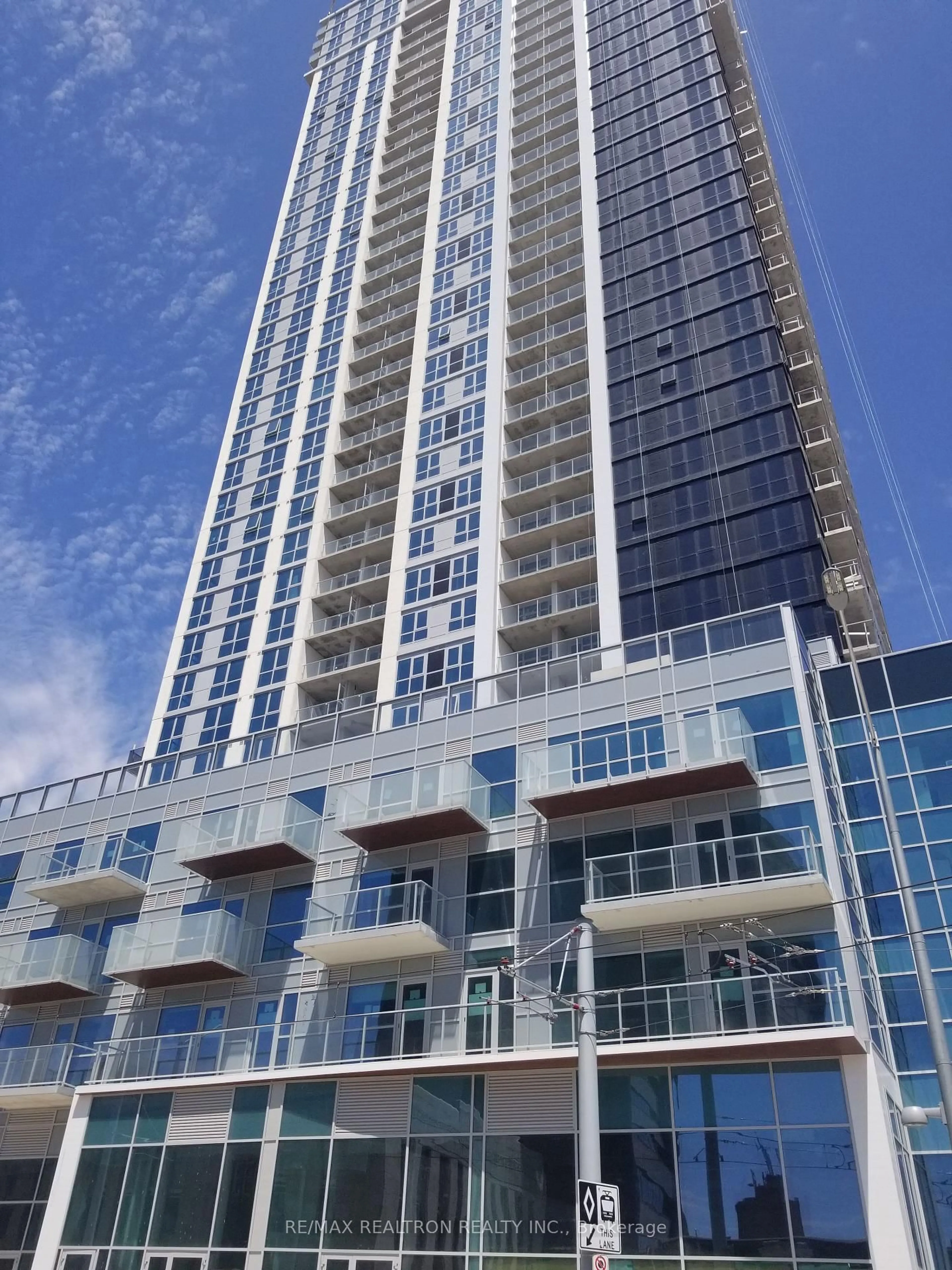 Home with vinyl exterior material, building for 60 Frederick St #905, Kitchener Ontario N2H 0C7