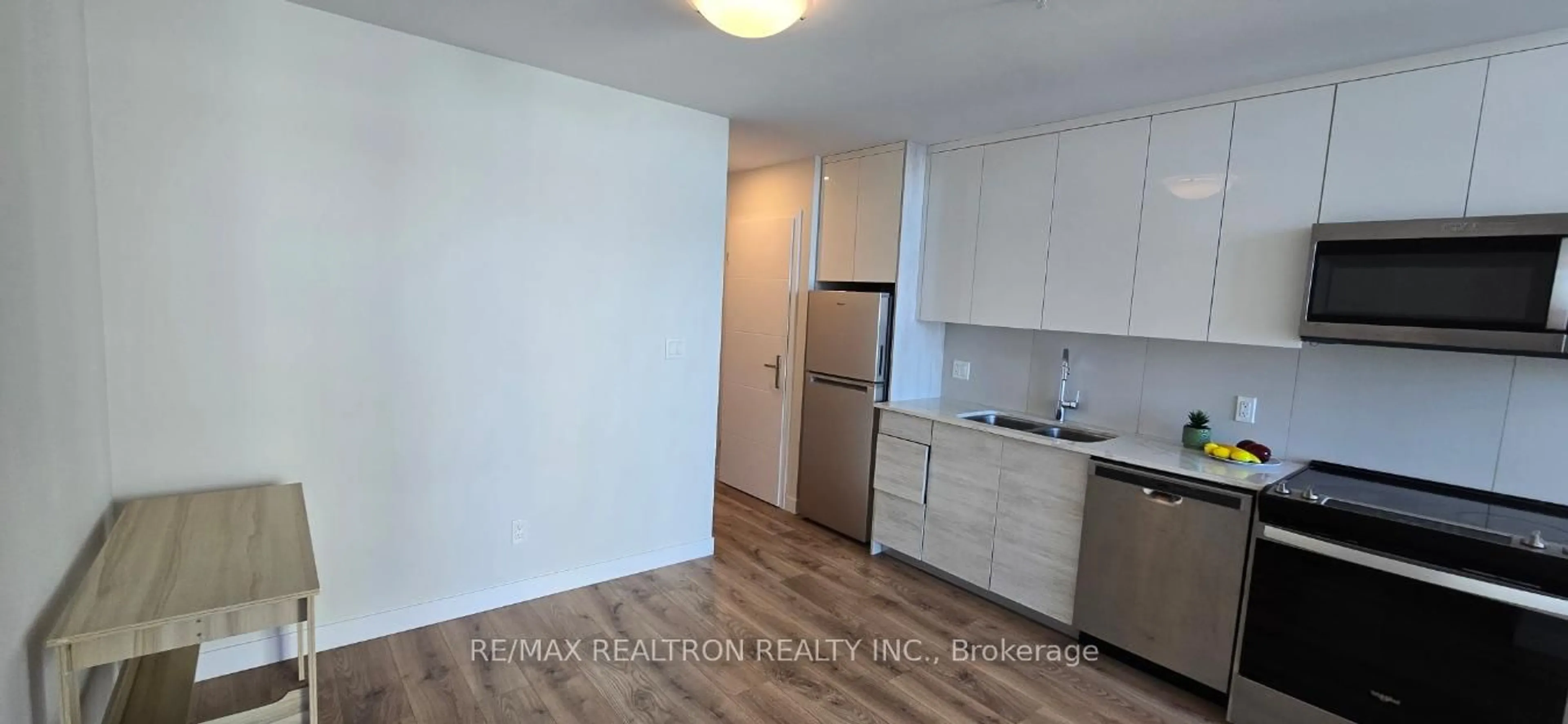 Standard kitchen, wood/laminate floor for 60 Frederick St #905, Kitchener Ontario N2H 0C7