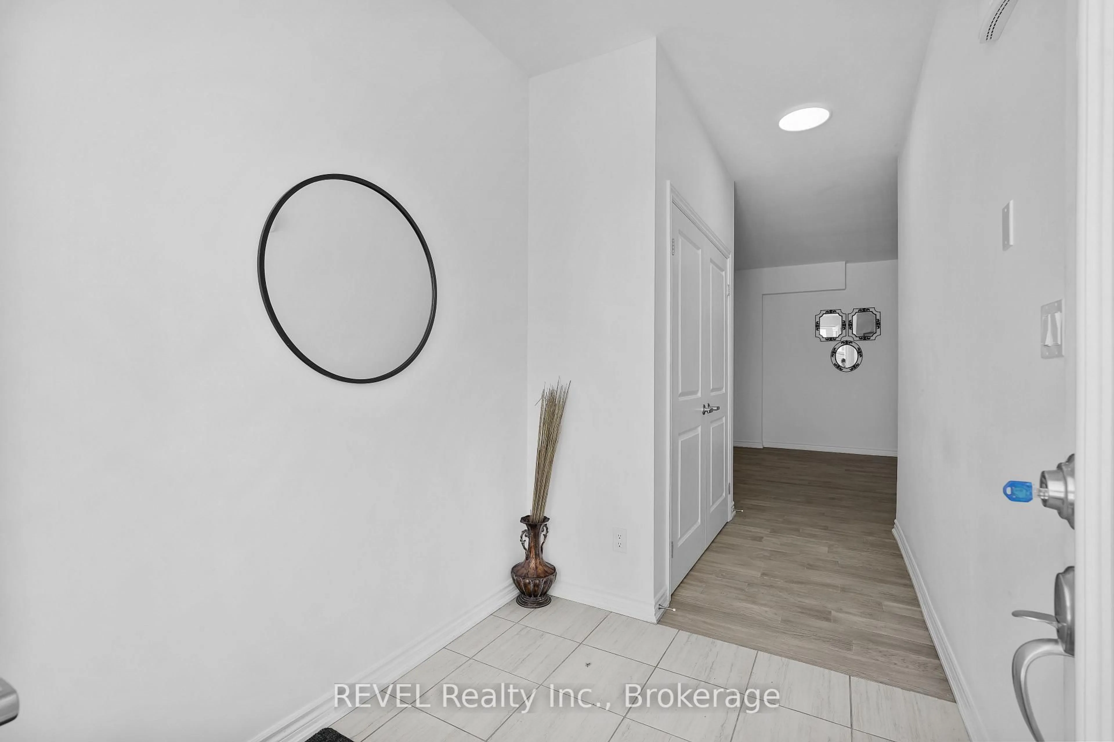 Indoor entryway for 32 HILDRED St, Welland Ontario L3B 0J9