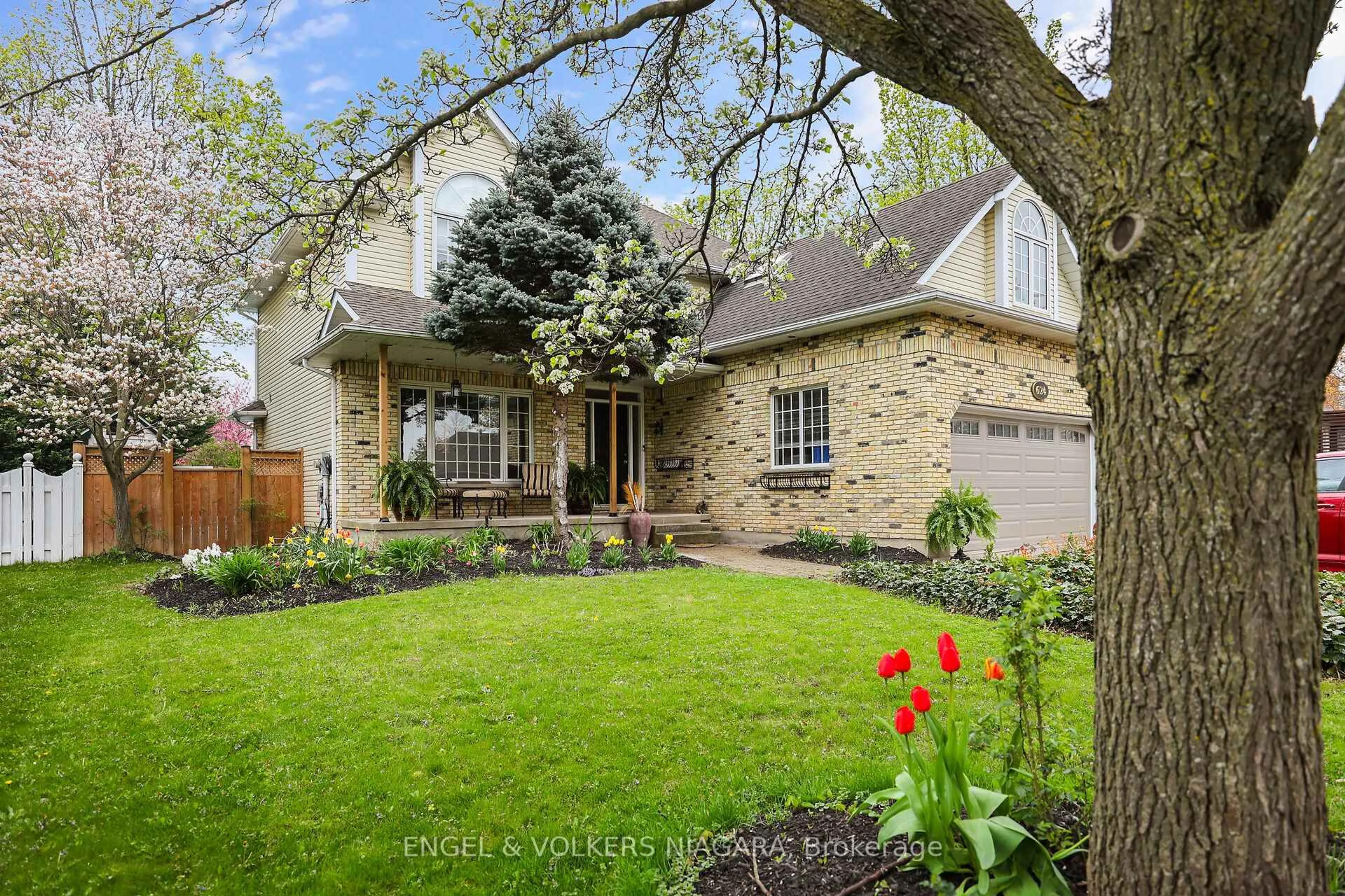 Home with brick exterior material, street for 624 SIMCOE St, Niagara-on-the-Lake Ontario L0S 1J0