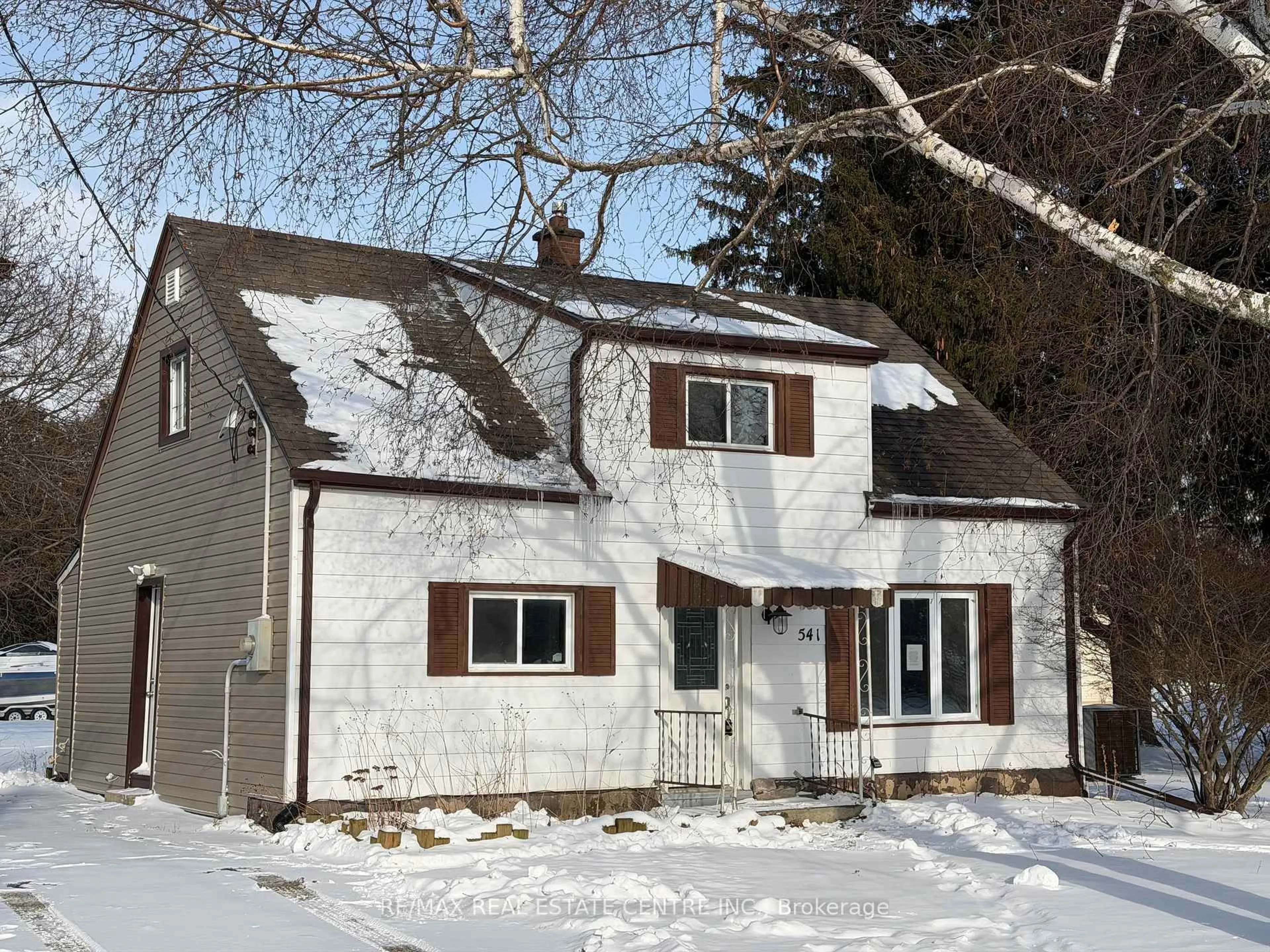 Home with vinyl exterior material, street for 541 Burtch Rd, Brantford Ontario N0E 1K0