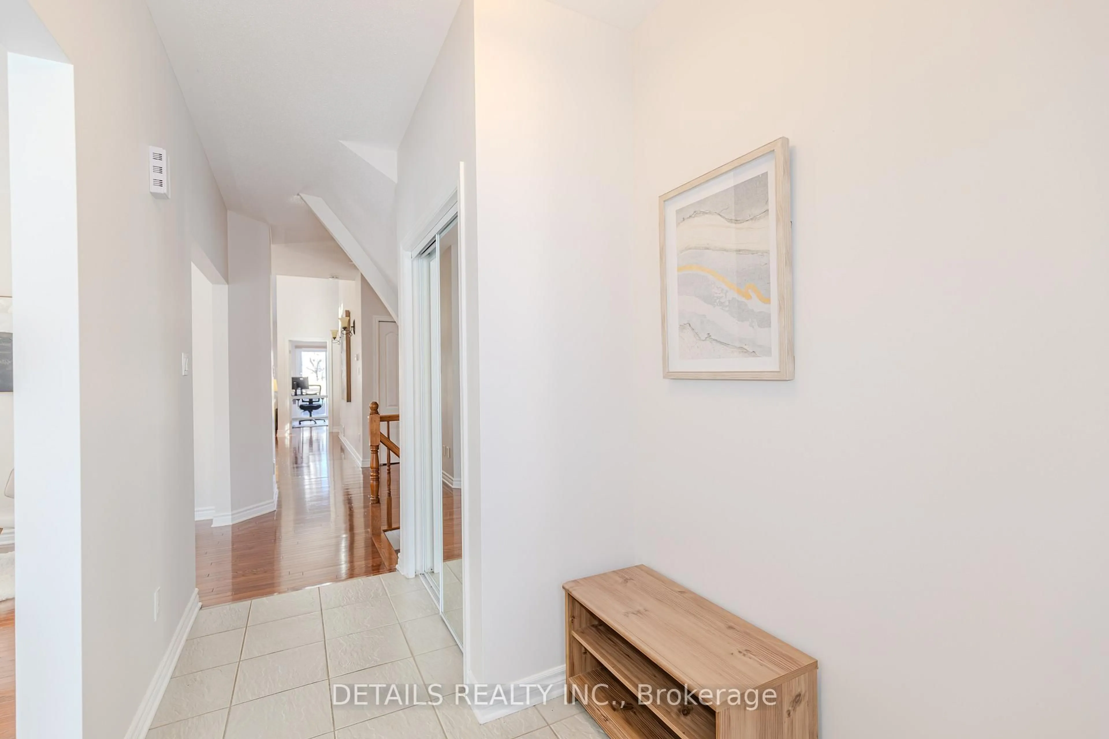 Indoor entryway for 247 Flodden Way, Ottawa Ontario K2G 7E1