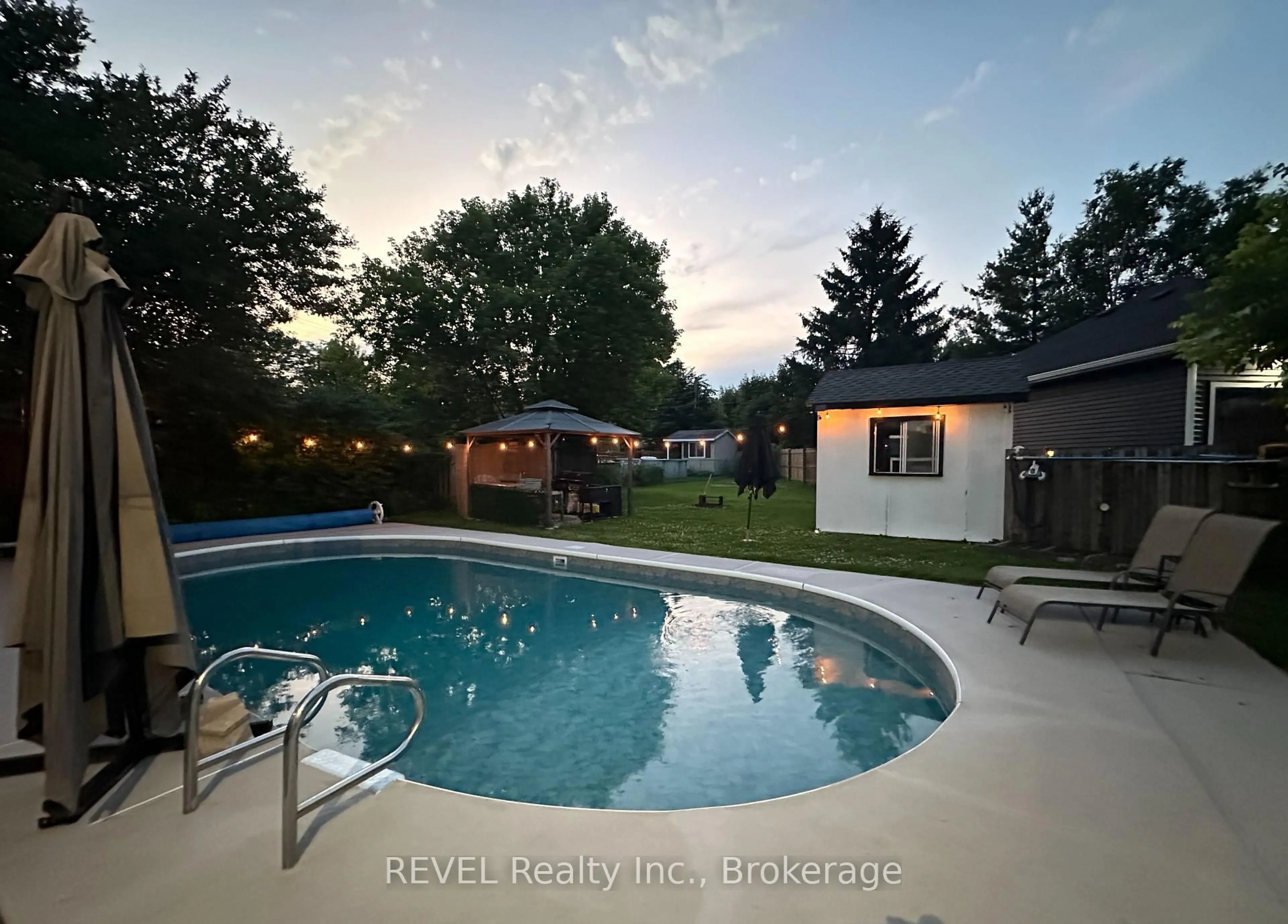 Pool for 10 Laughlin Pl, Welland Ontario L3C 4E2