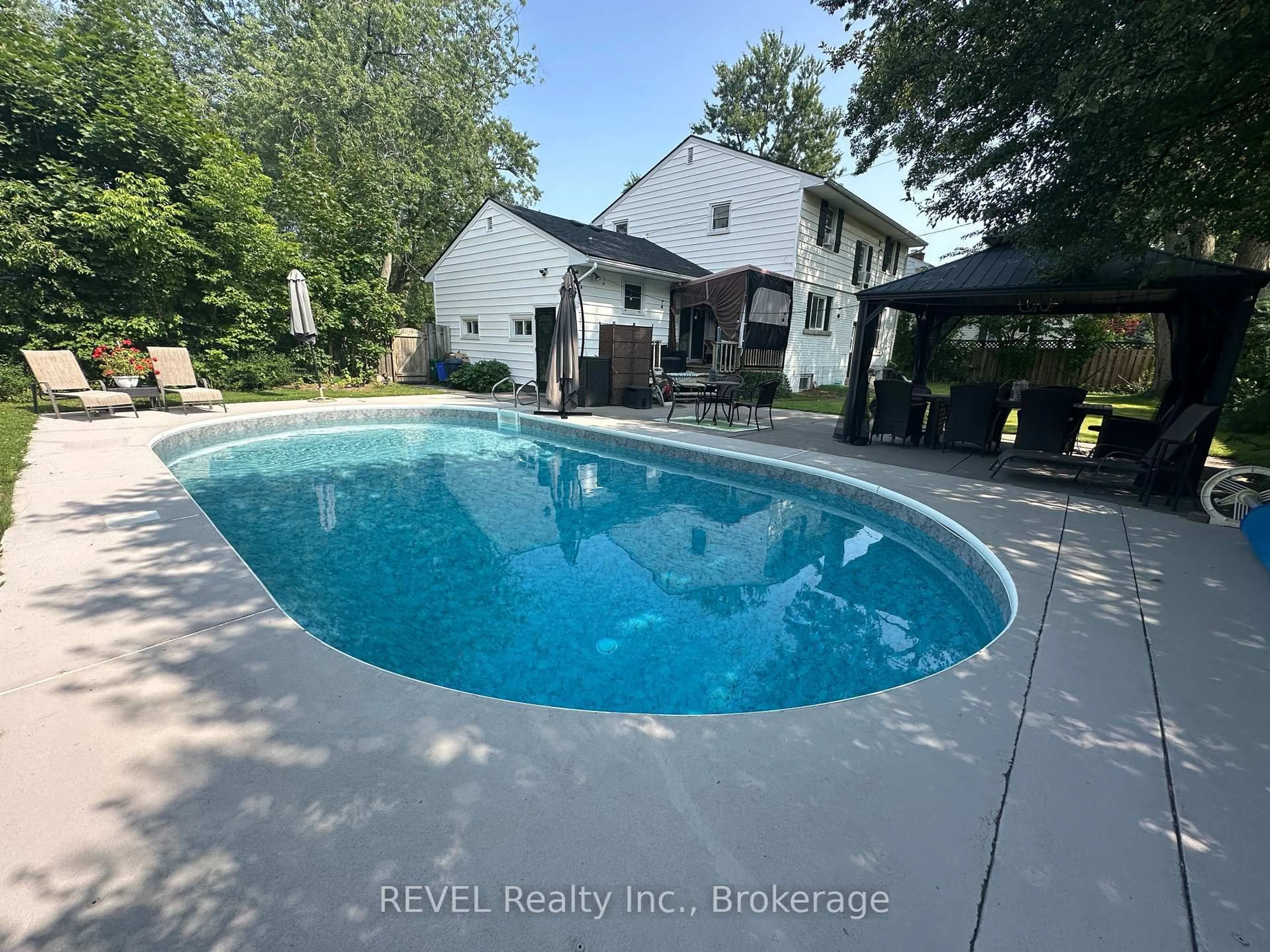 Pool for 10 Laughlin Pl, Welland Ontario L3C 4E2