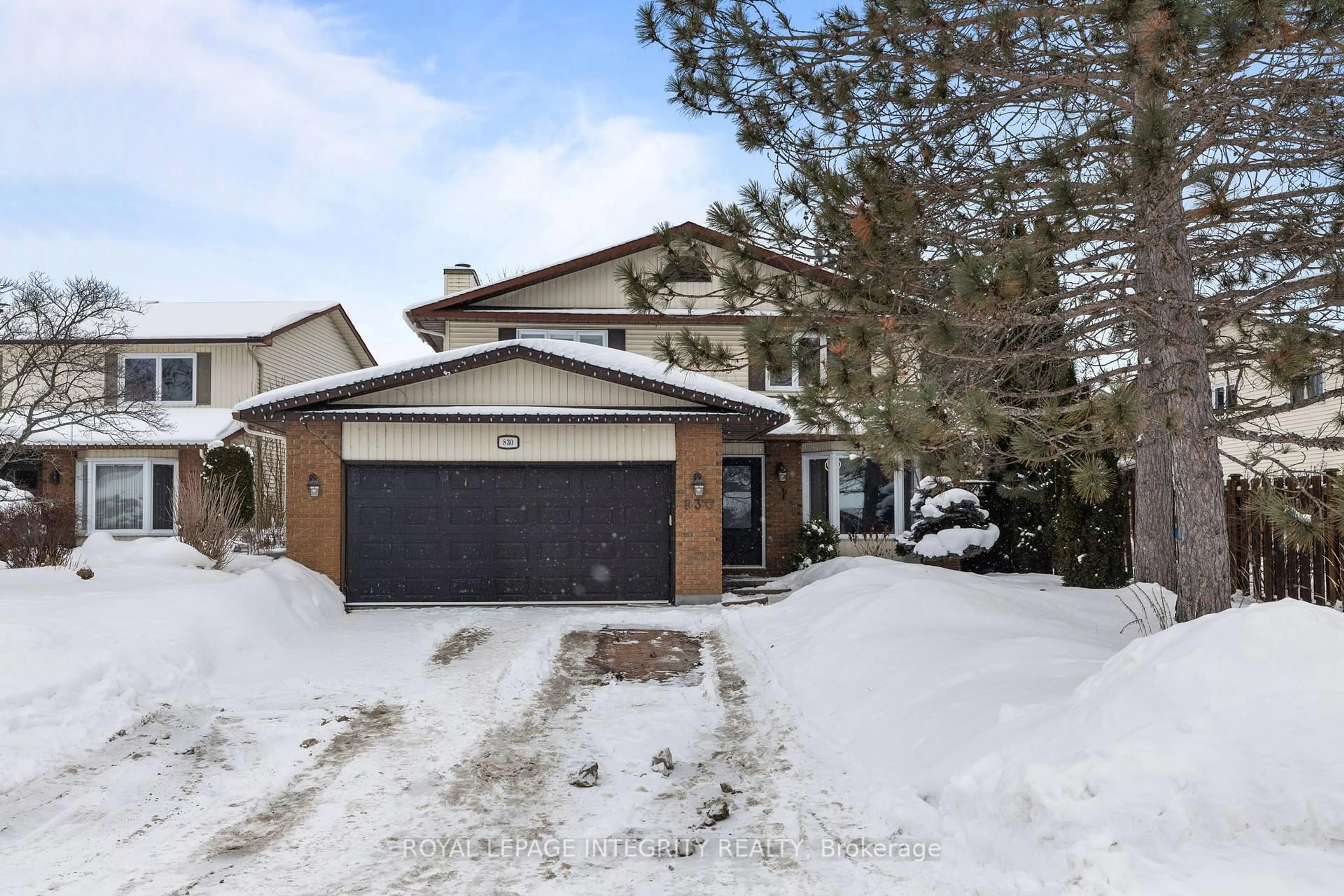 A pic from outside/outdoor area/front of a property/back of a property/a pic from drone, street for 830 Acadian Gdns, Ottawa Ontario K1C 2V6