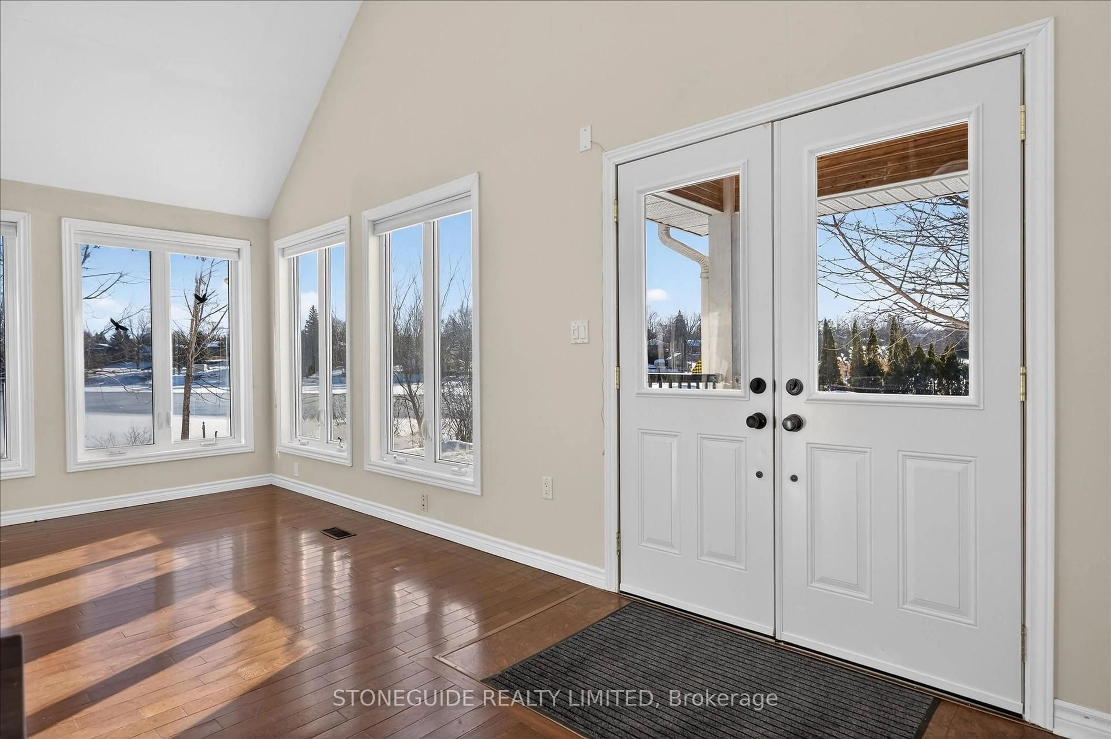 Indoor entryway for 122 Fradette Ave, Peterborough Ontario K9J 1T5