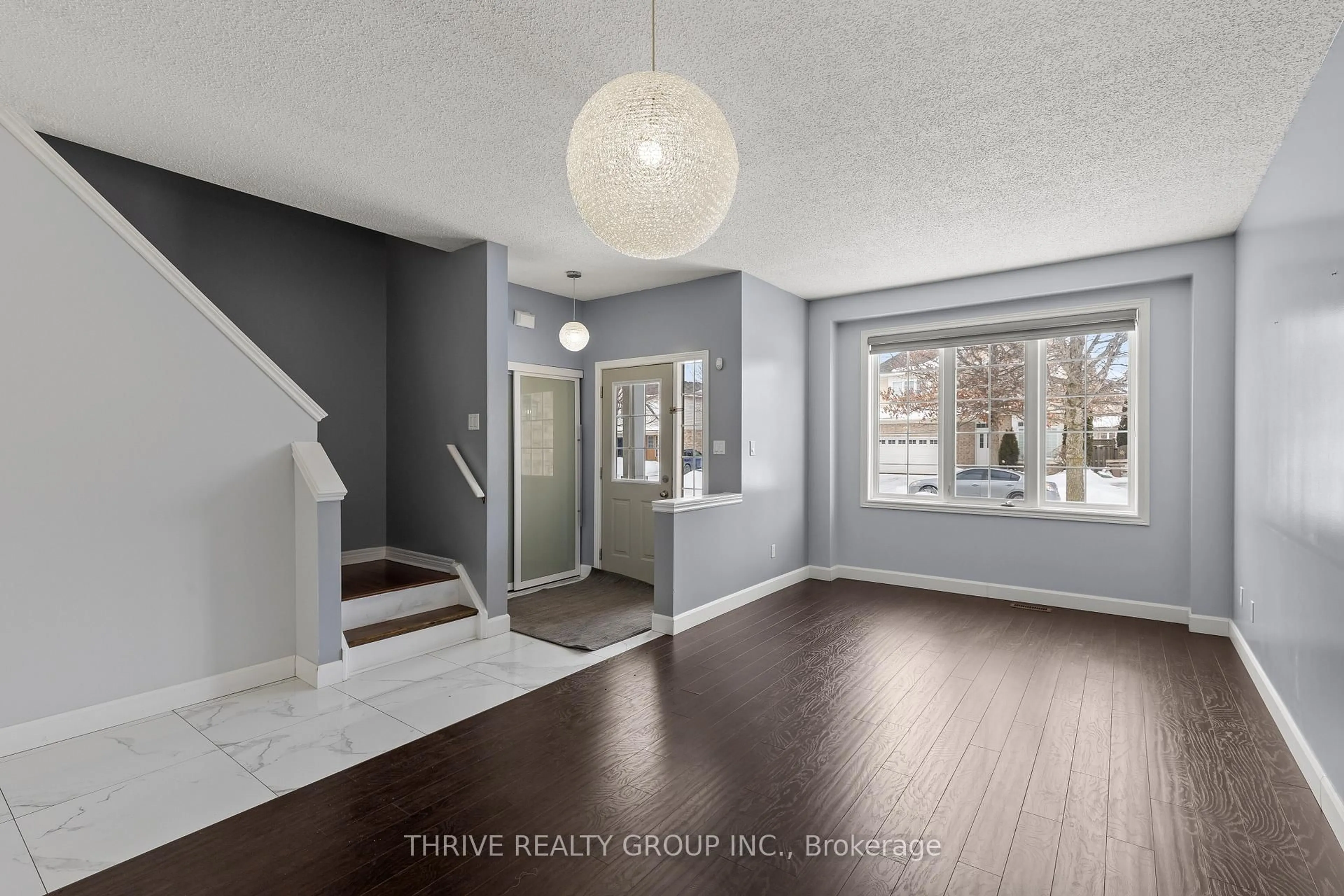 Indoor entryway for 463 South Leaksdale Circ, London South Ontario N6M 1K4