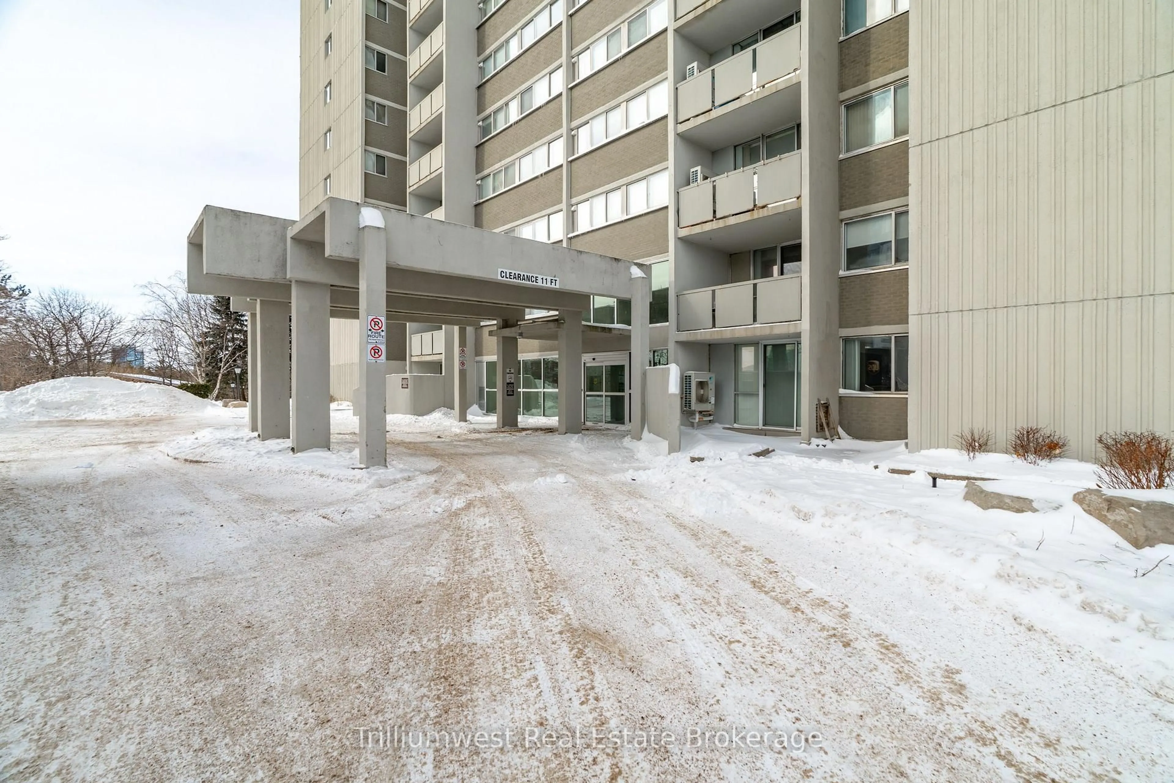 Indoor foyer for 375 King St #1003, Waterloo Ontario N2J 4L6