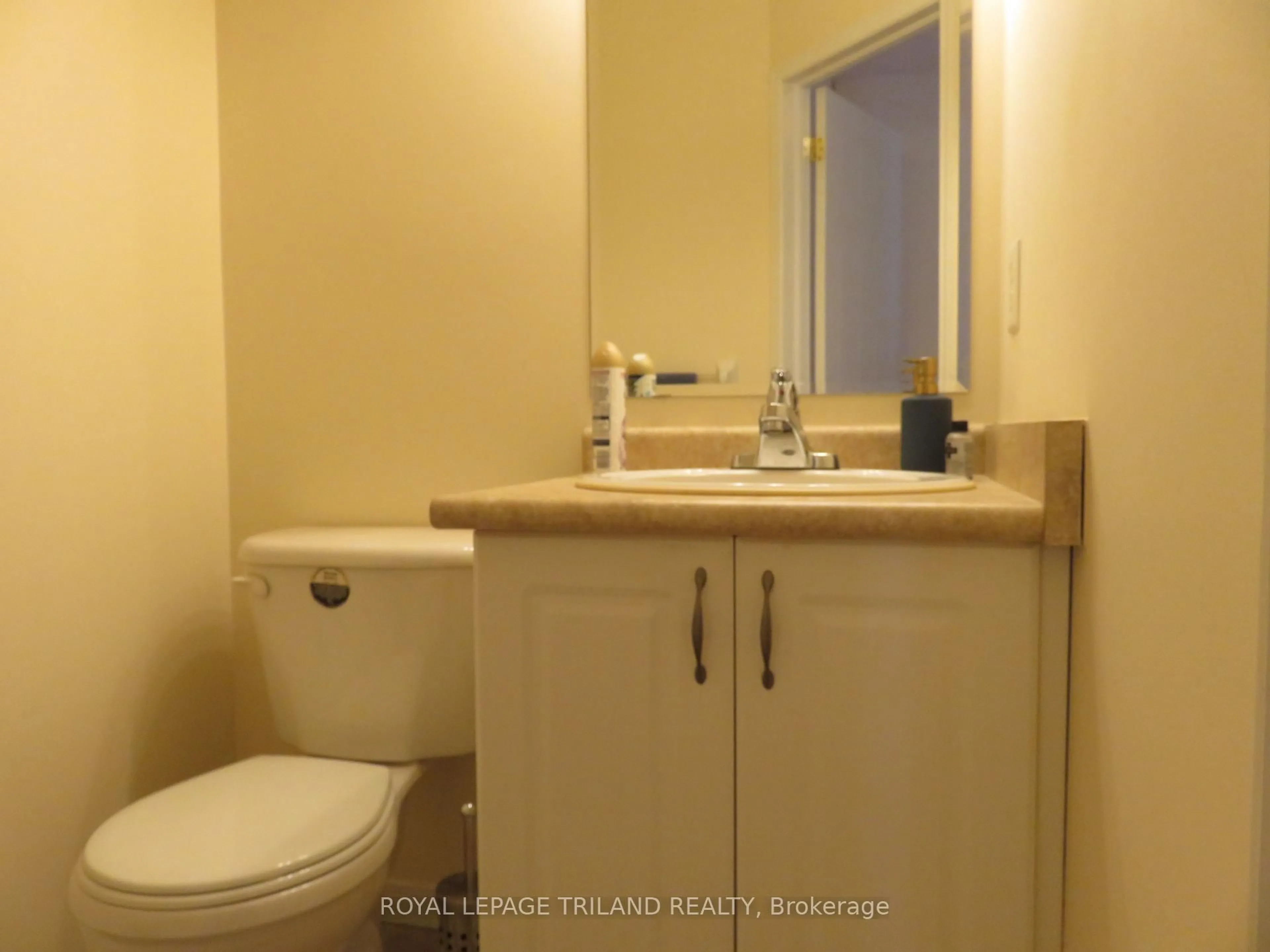 Standard bathroom, unknown for 1544 Beaverbrook Ave, London North Ontario N6H 5T6