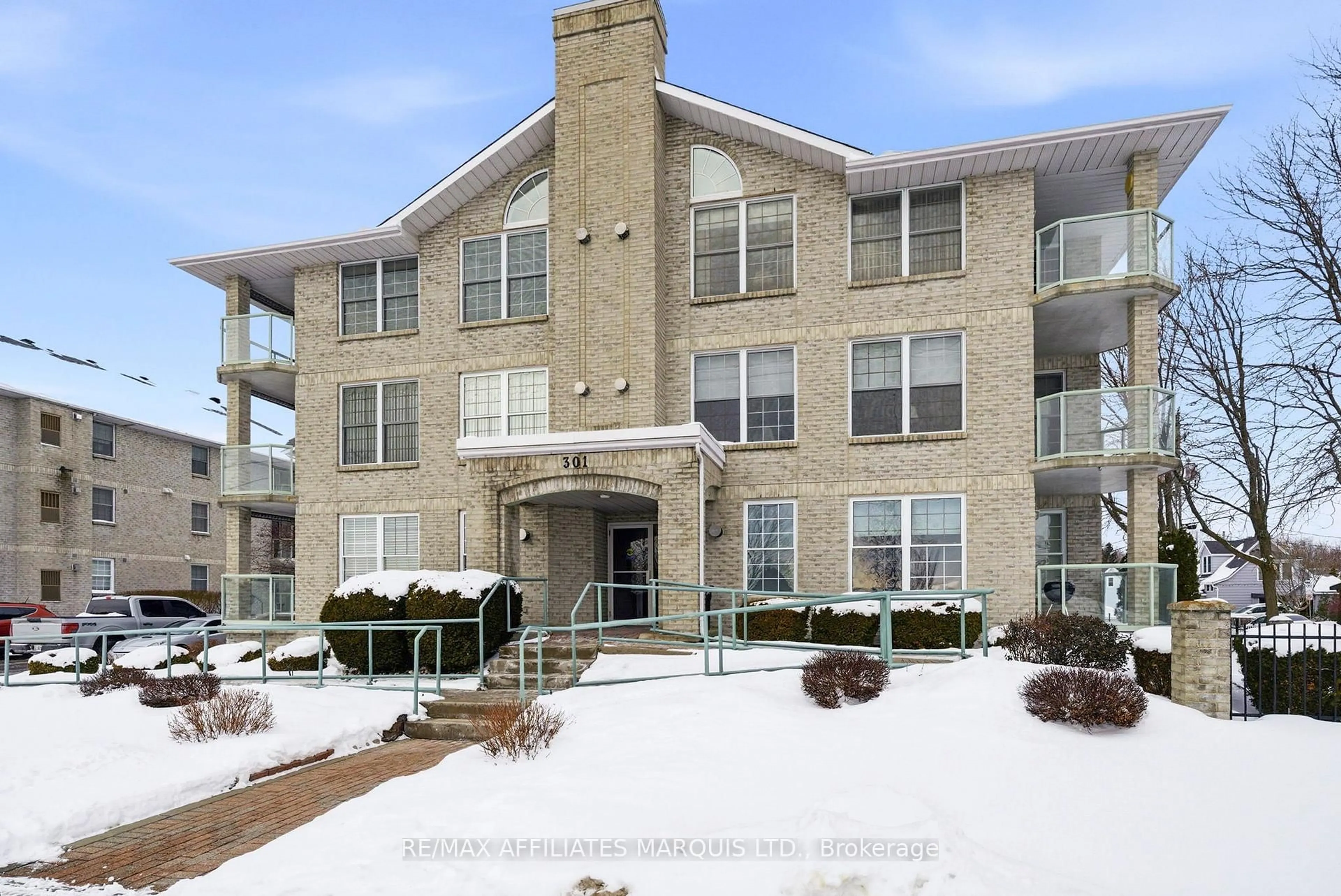 Unknown for 301 Water St #304, Cornwall Ontario K6J 1A5